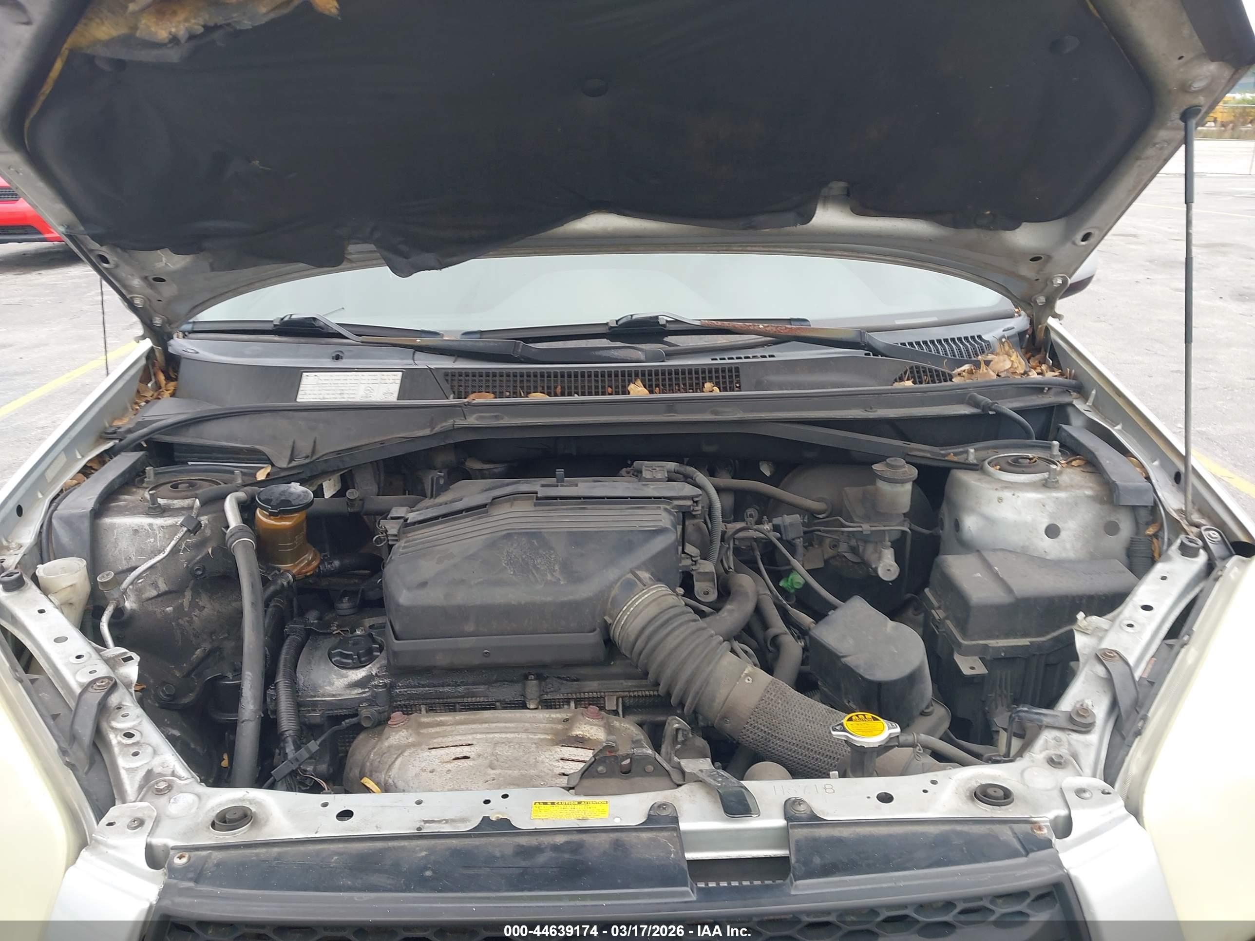 TOYOTA RAV4 image 10