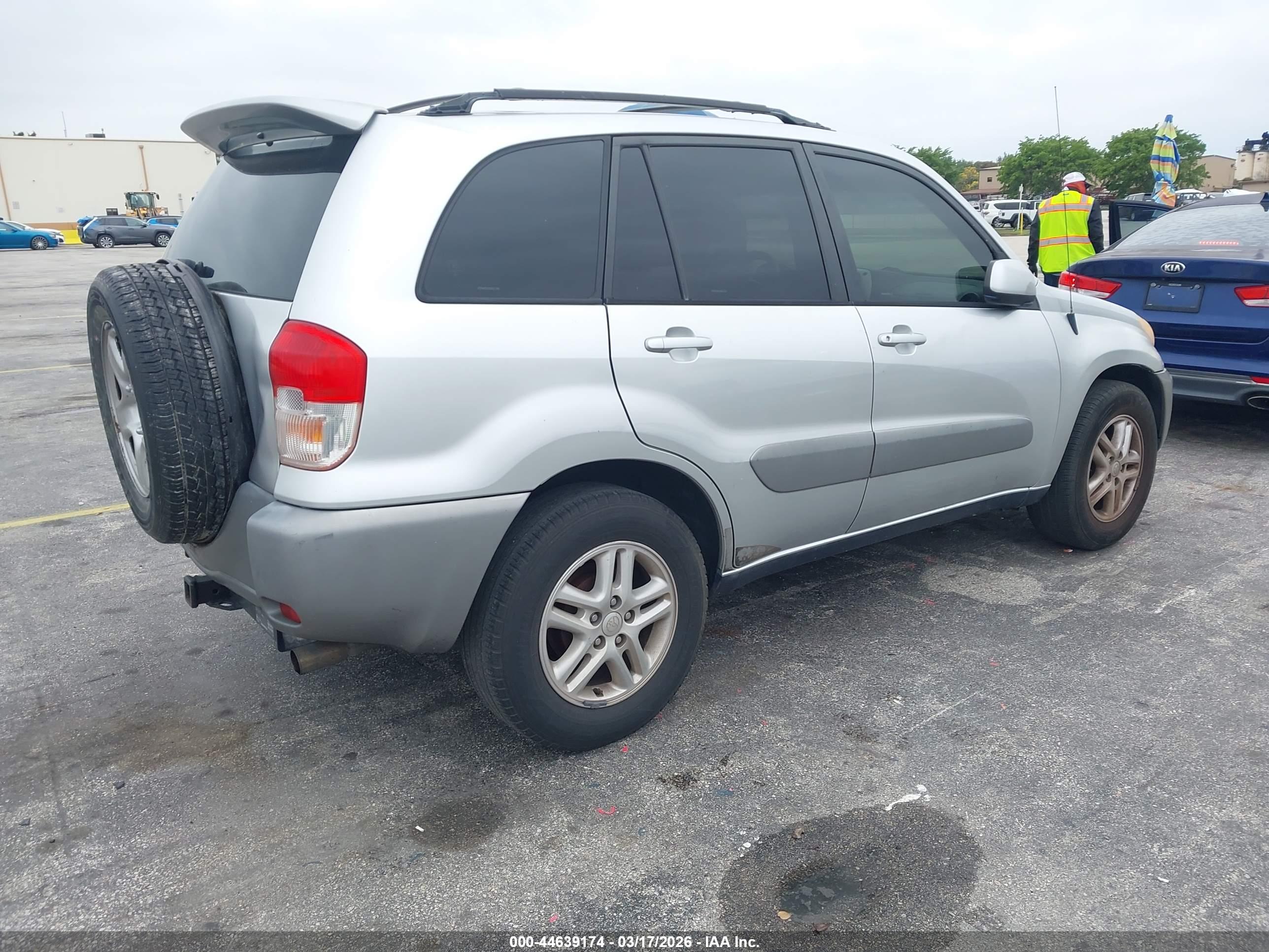 TOYOTA RAV4 image 4
