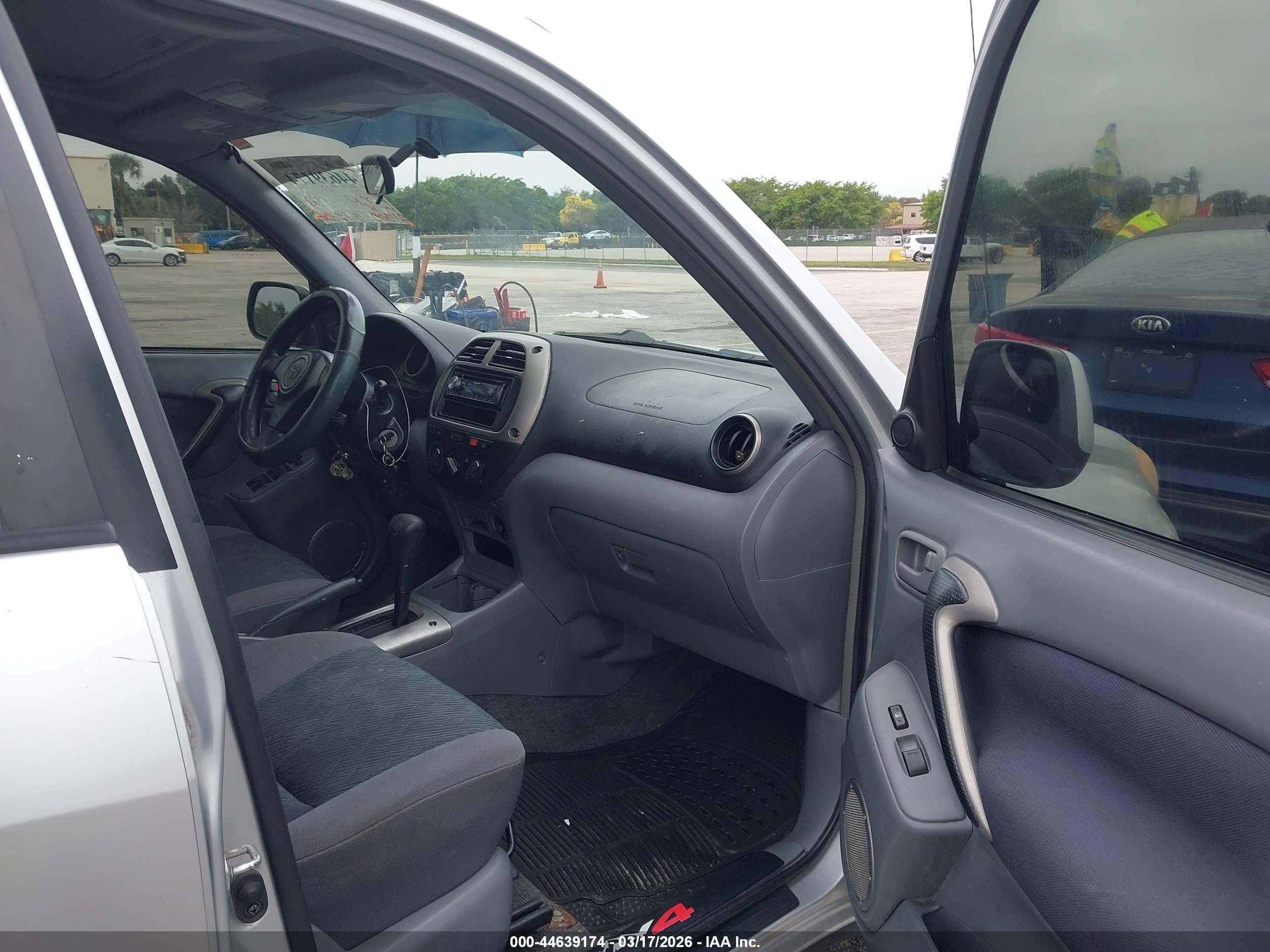 TOYOTA RAV4 image 5