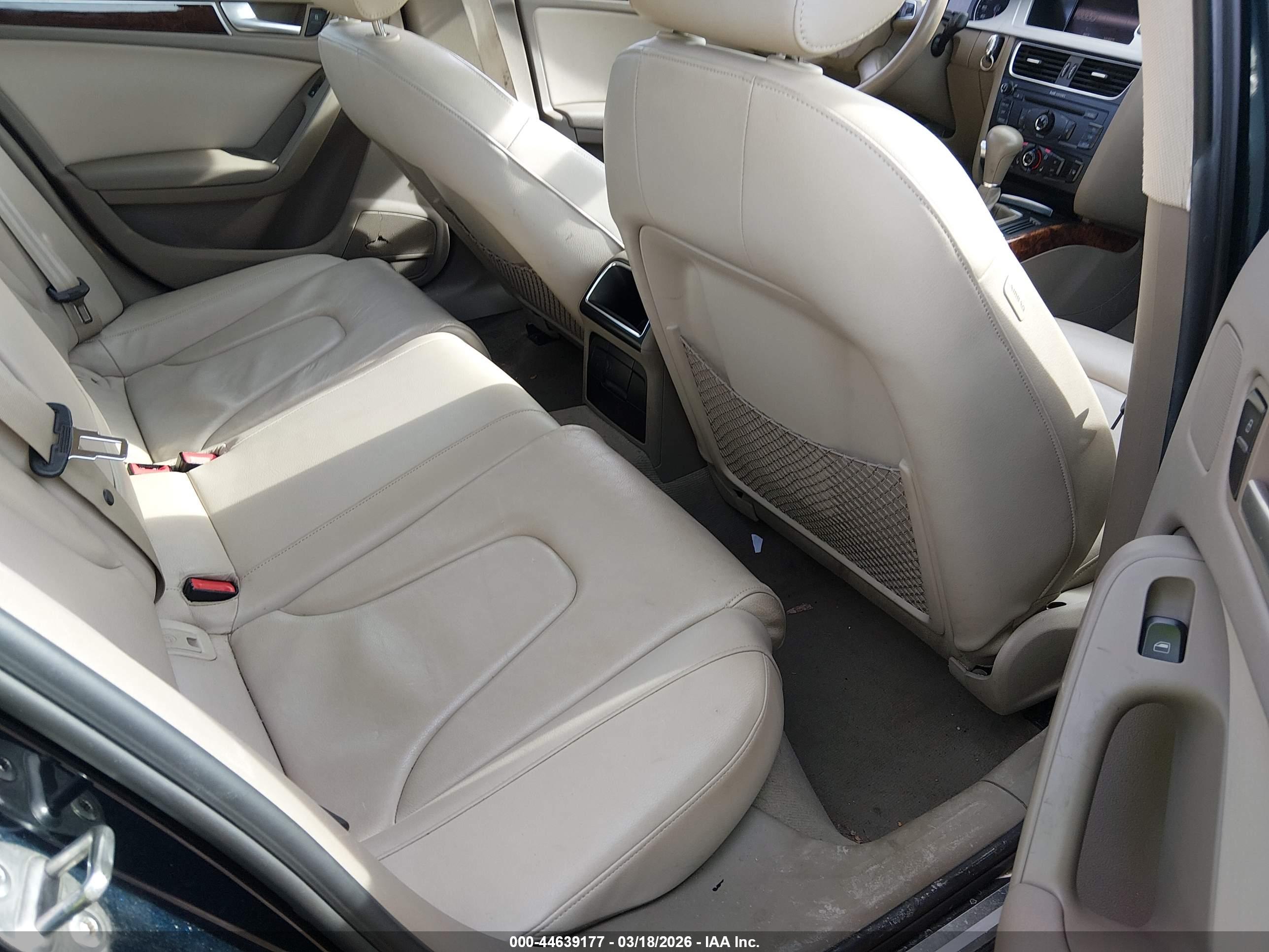 AUDI A4 image 8