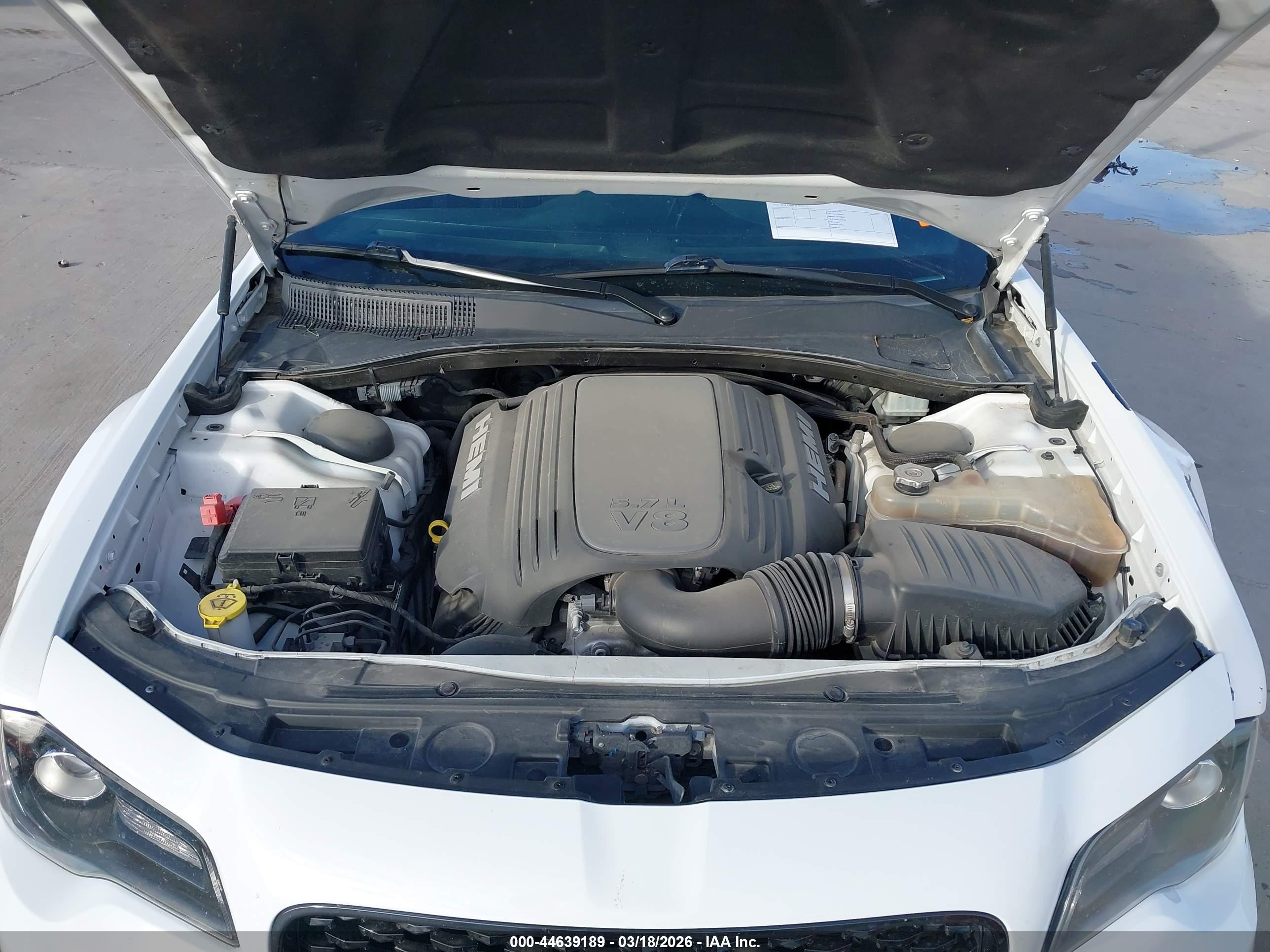 CHRYSLER 300 image 10