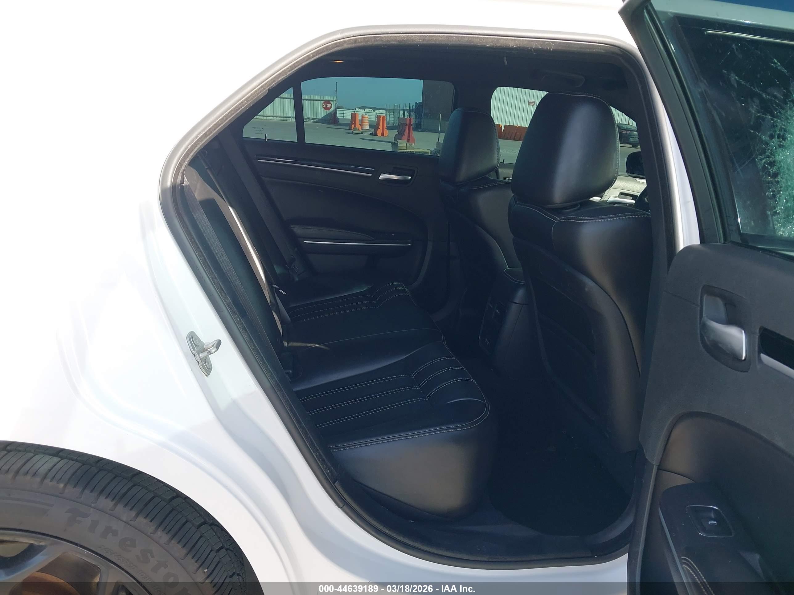 CHRYSLER 300 image 8