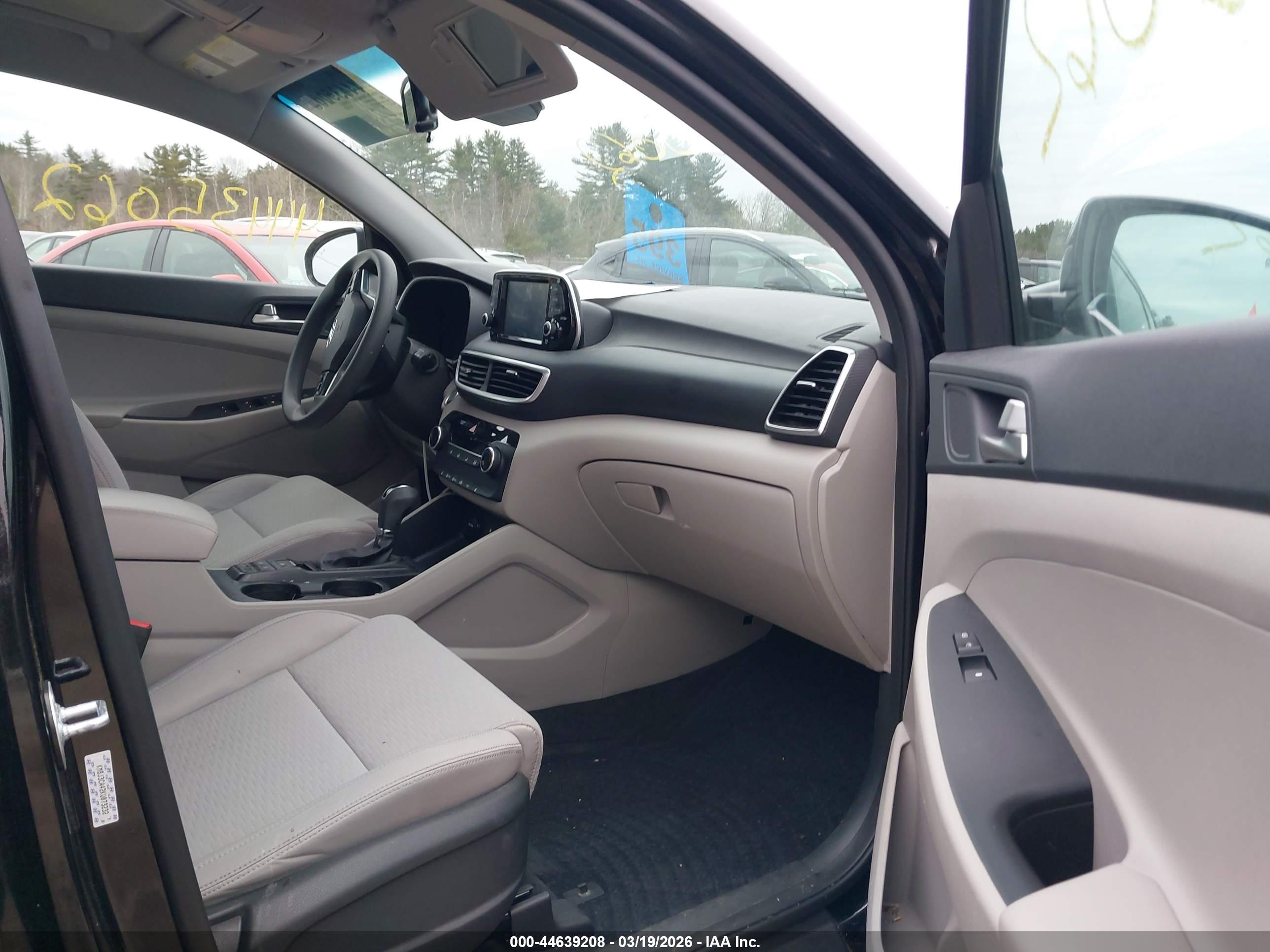 HYUNDAI TUCSON image 5