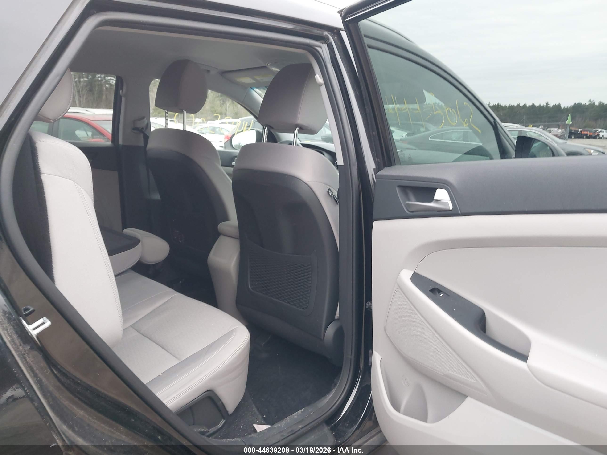 HYUNDAI TUCSON image 8
