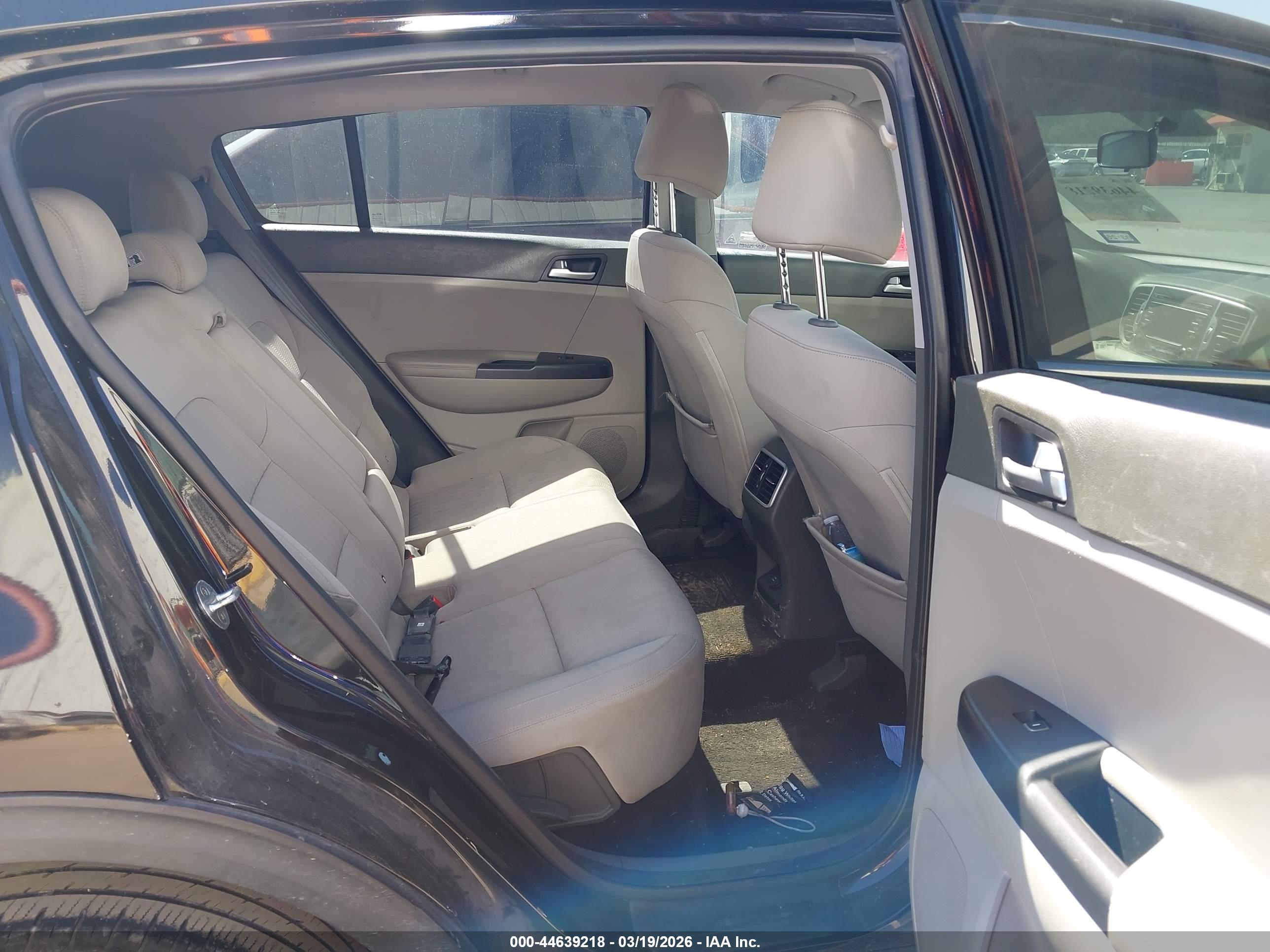 KIA SPORTAGE image 8