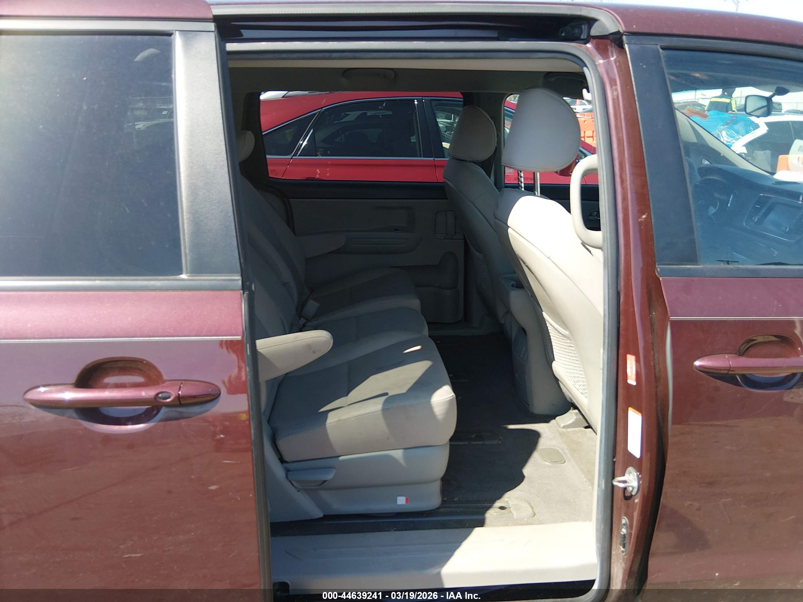 KIA SEDONA image 8