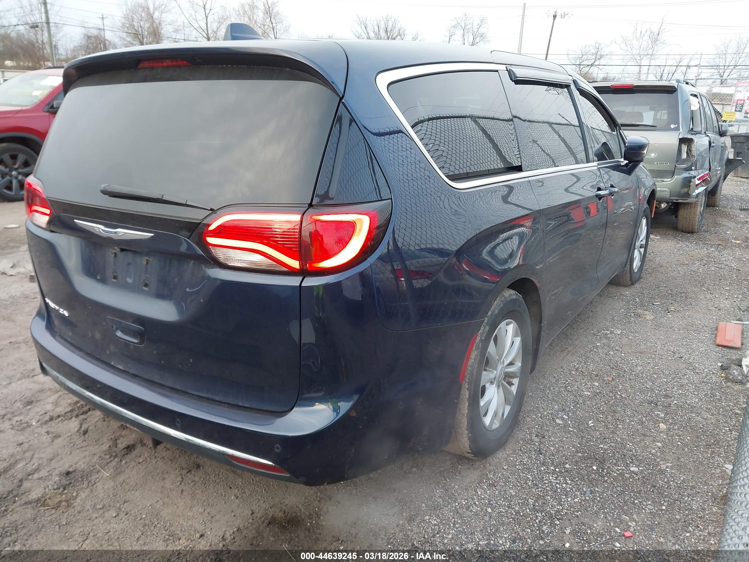 CHRYSLER PACIFICA image 4