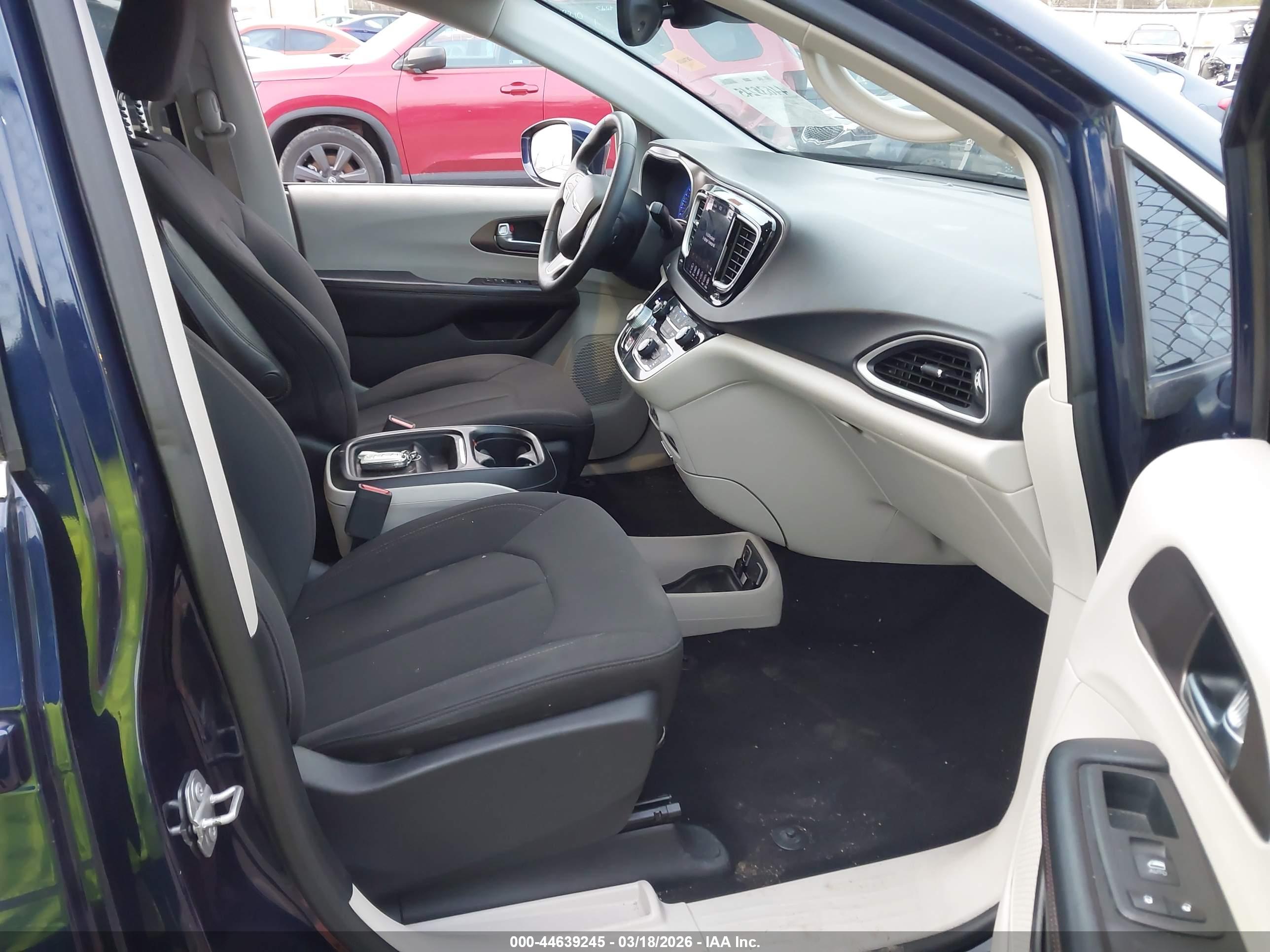CHRYSLER PACIFICA image 5