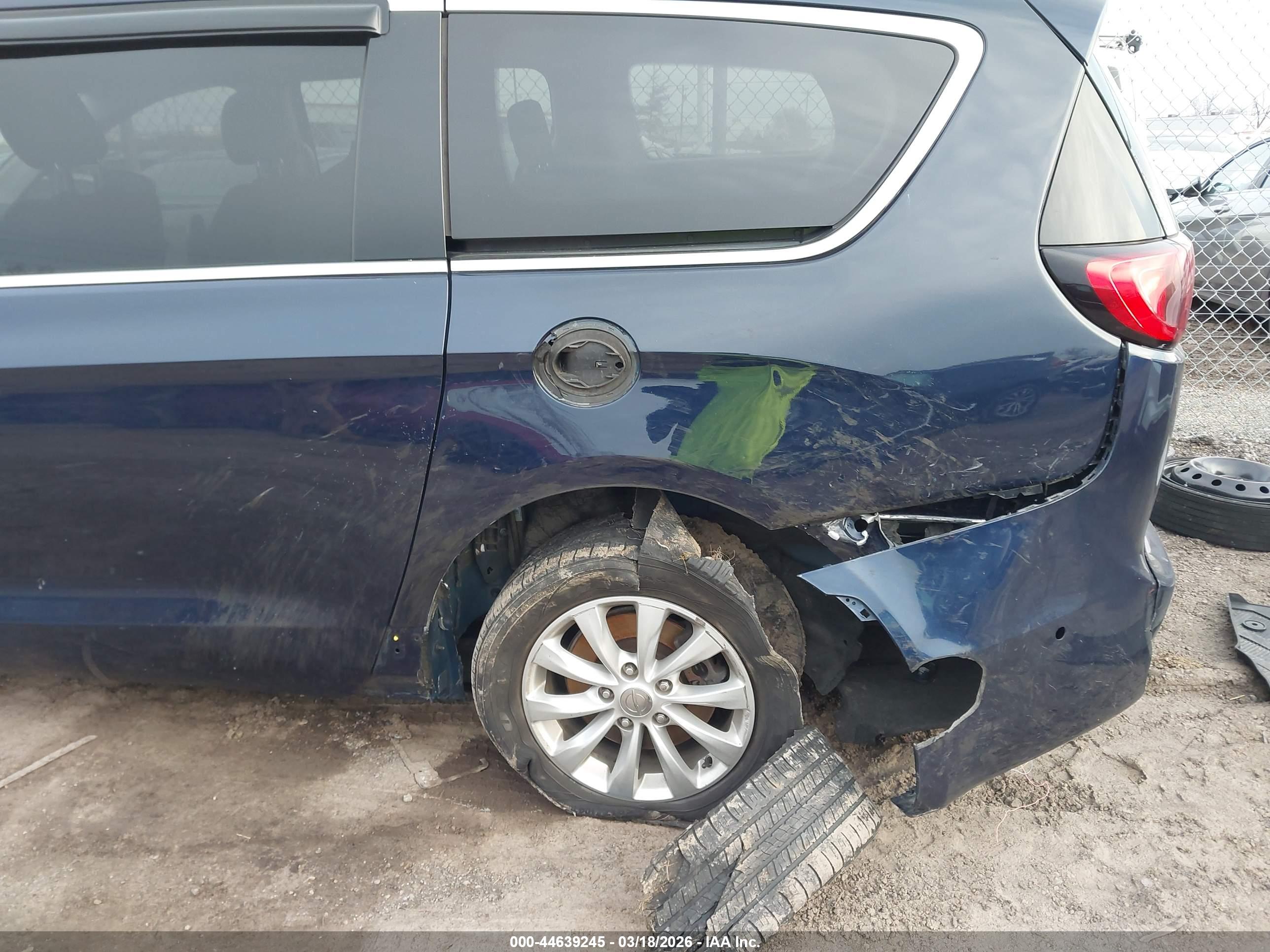 CHRYSLER PACIFICA image 6