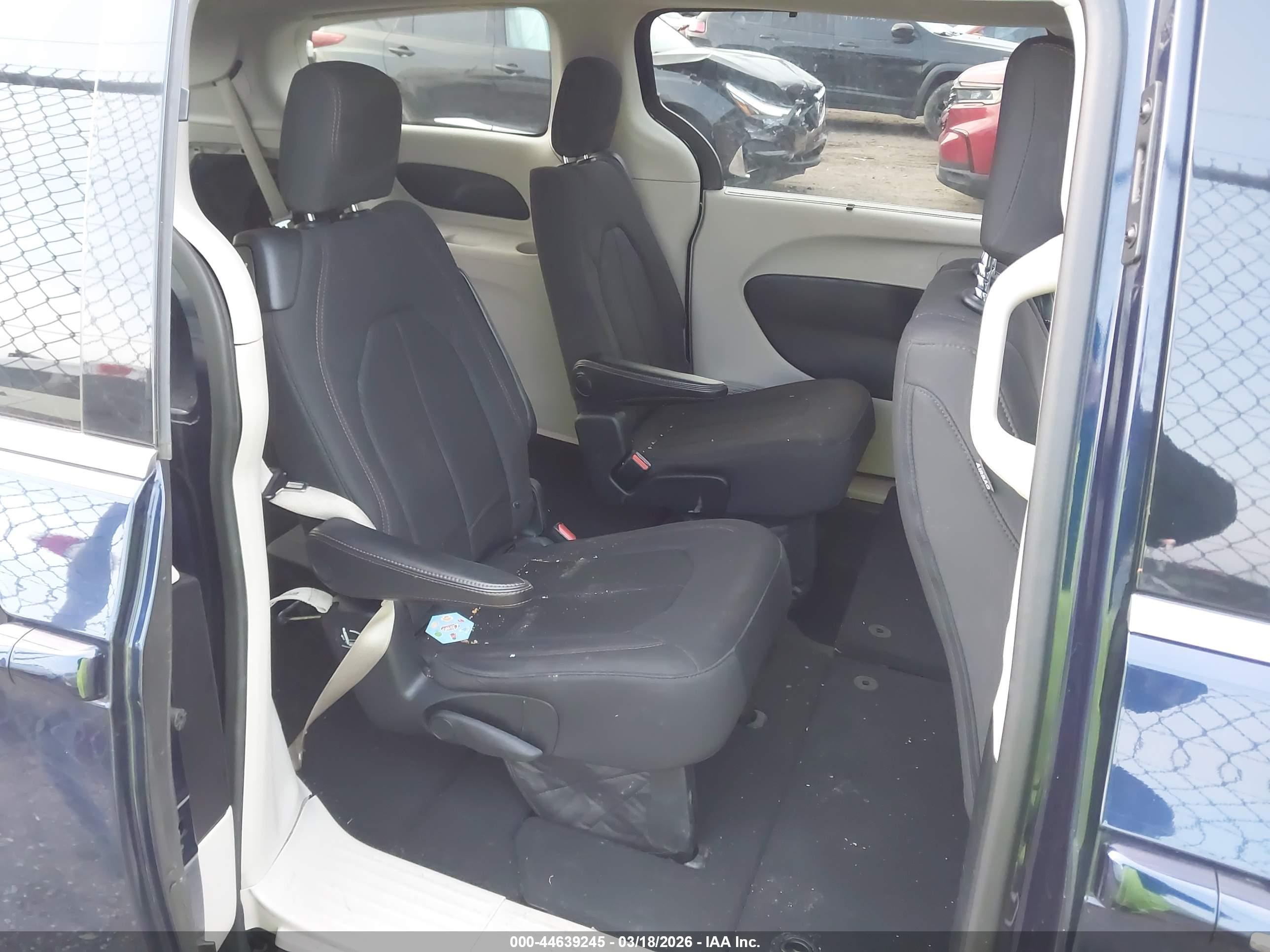 CHRYSLER PACIFICA image 8