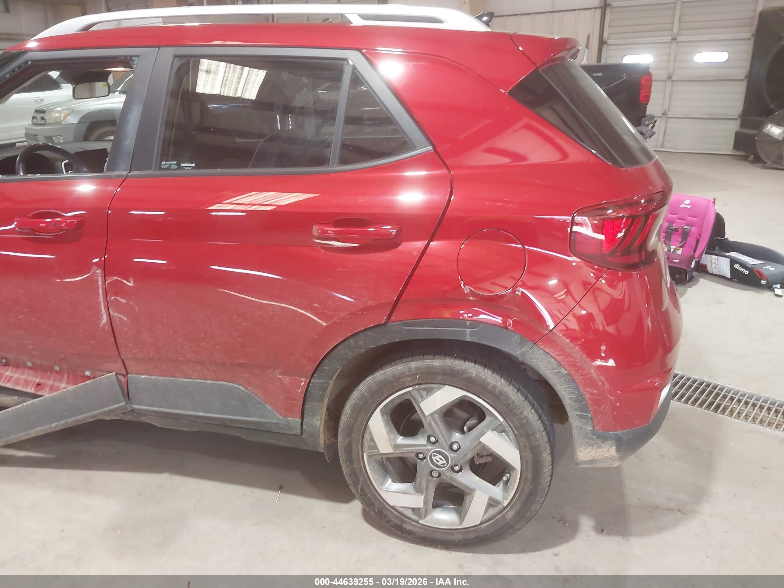 HYUNDAI VENUE image 6