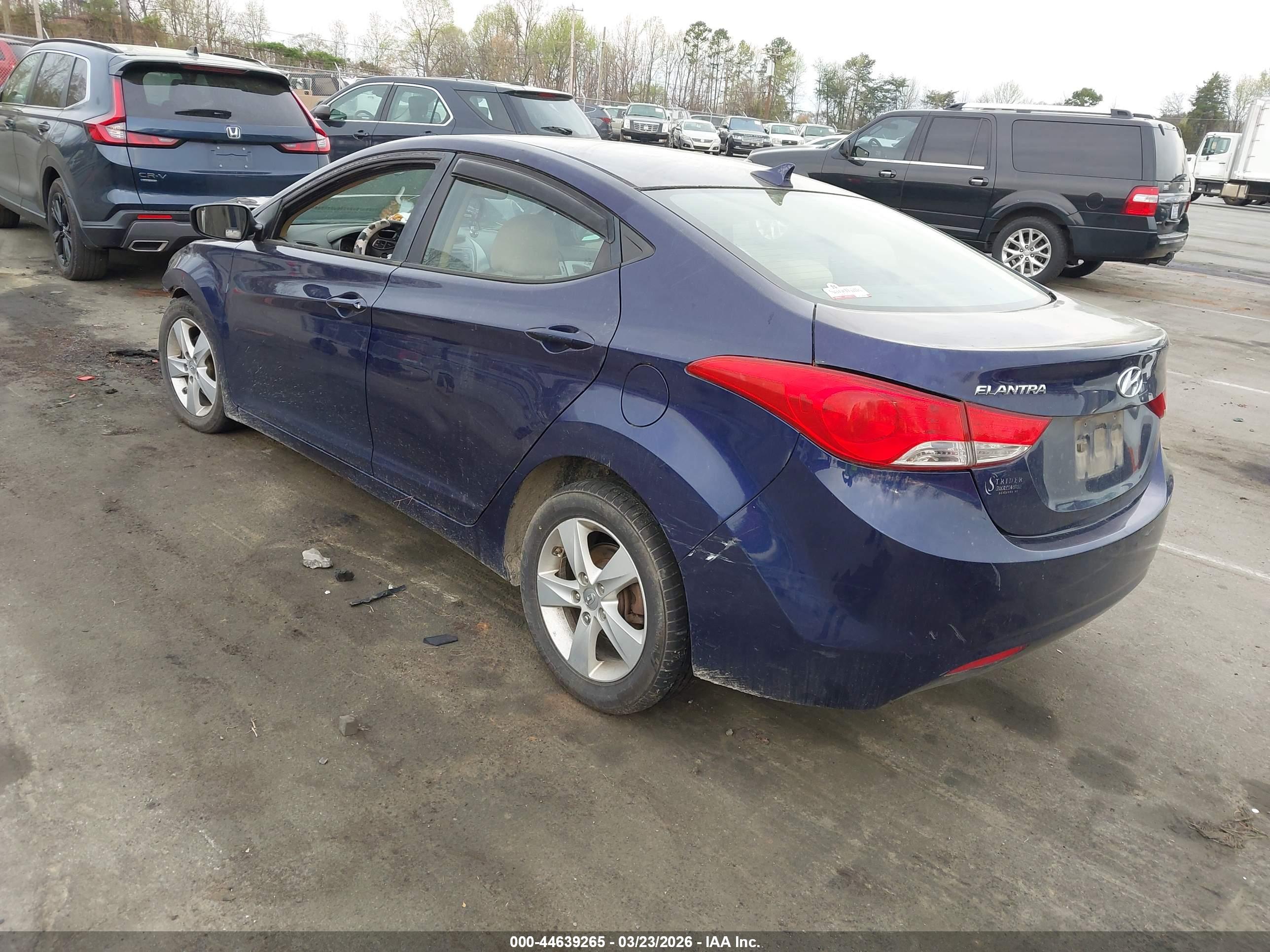 HYUNDAI ELANTRA image 3