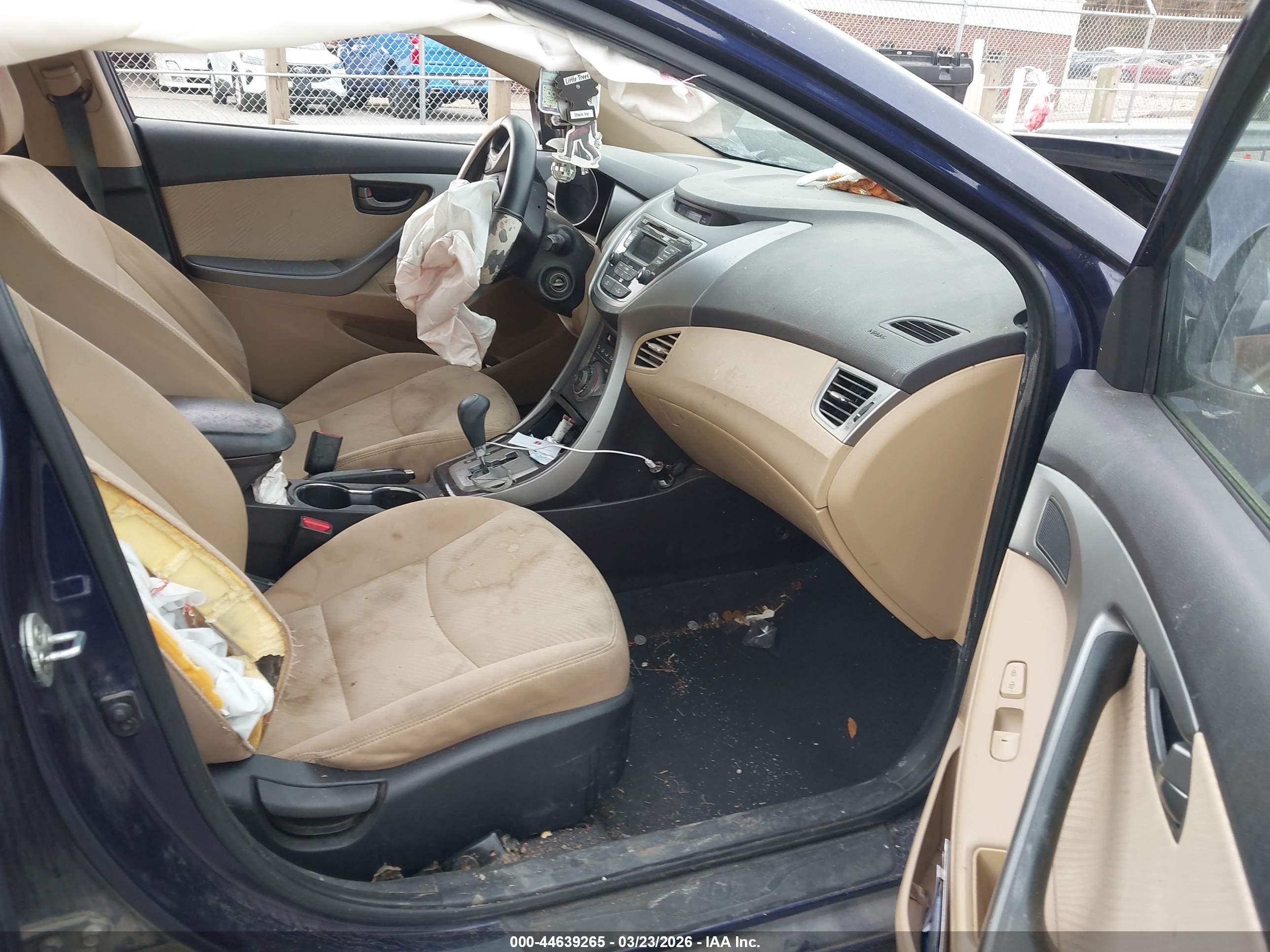 HYUNDAI ELANTRA image 5