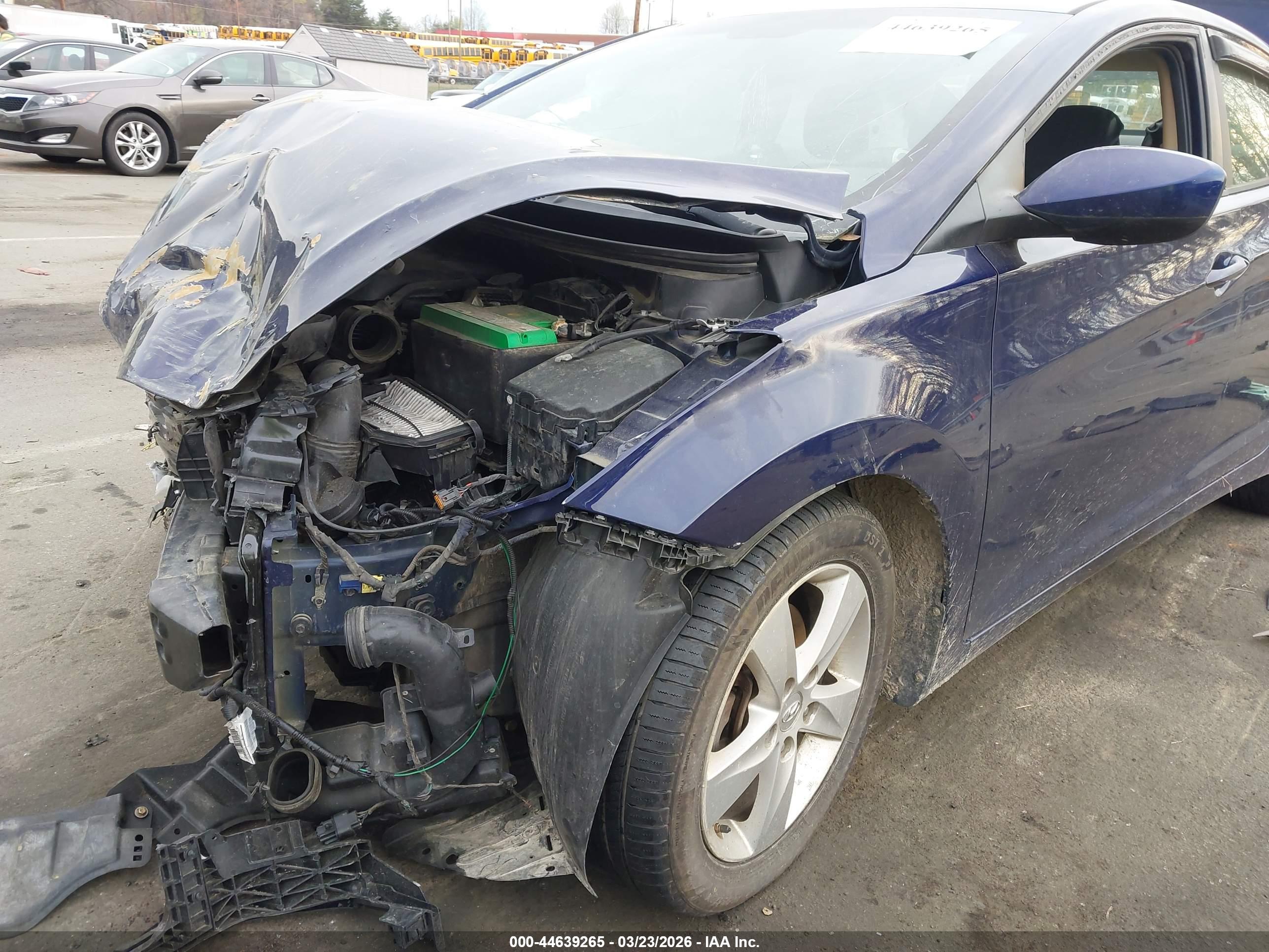 HYUNDAI ELANTRA image 6