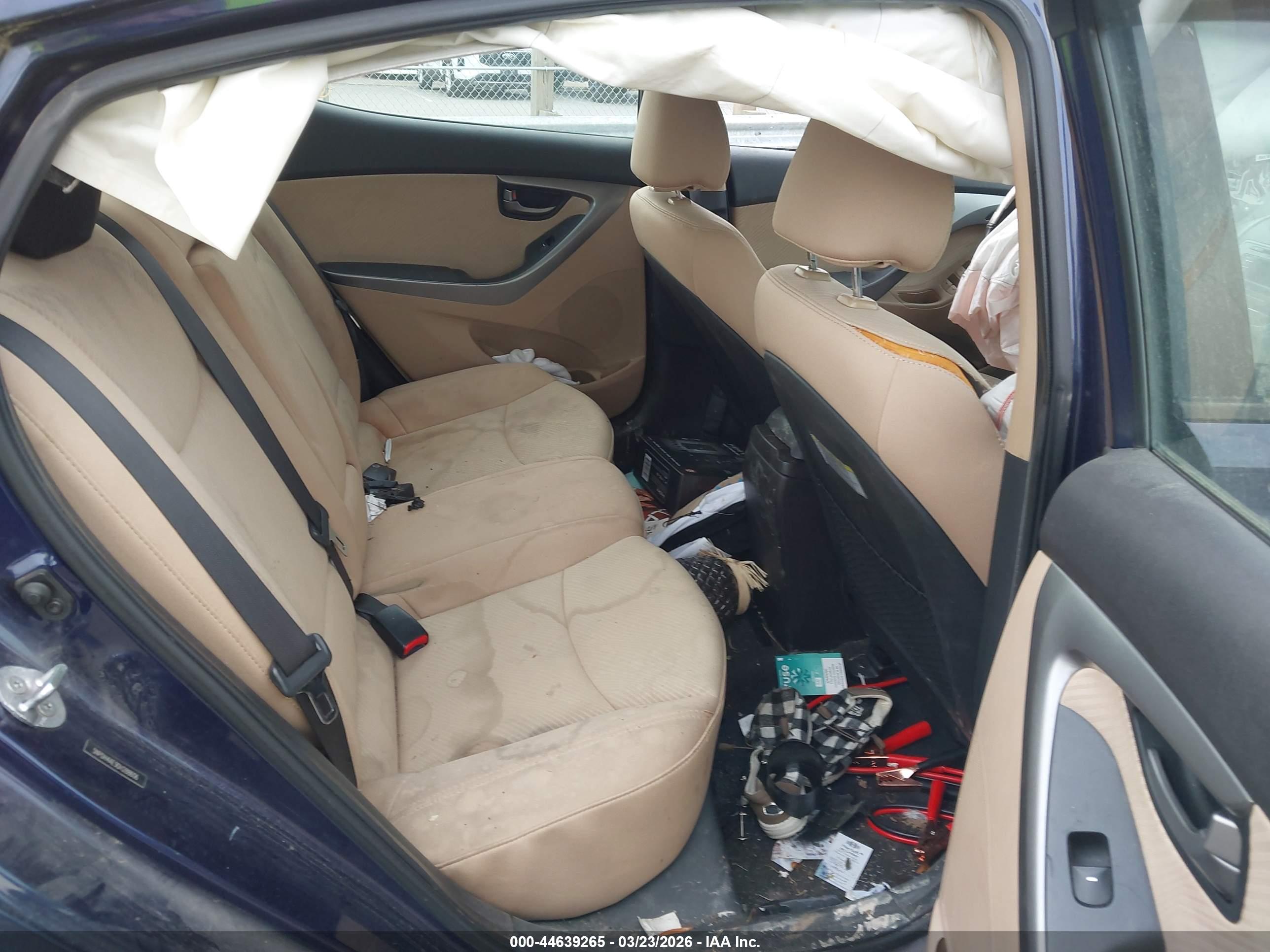 HYUNDAI ELANTRA image 8