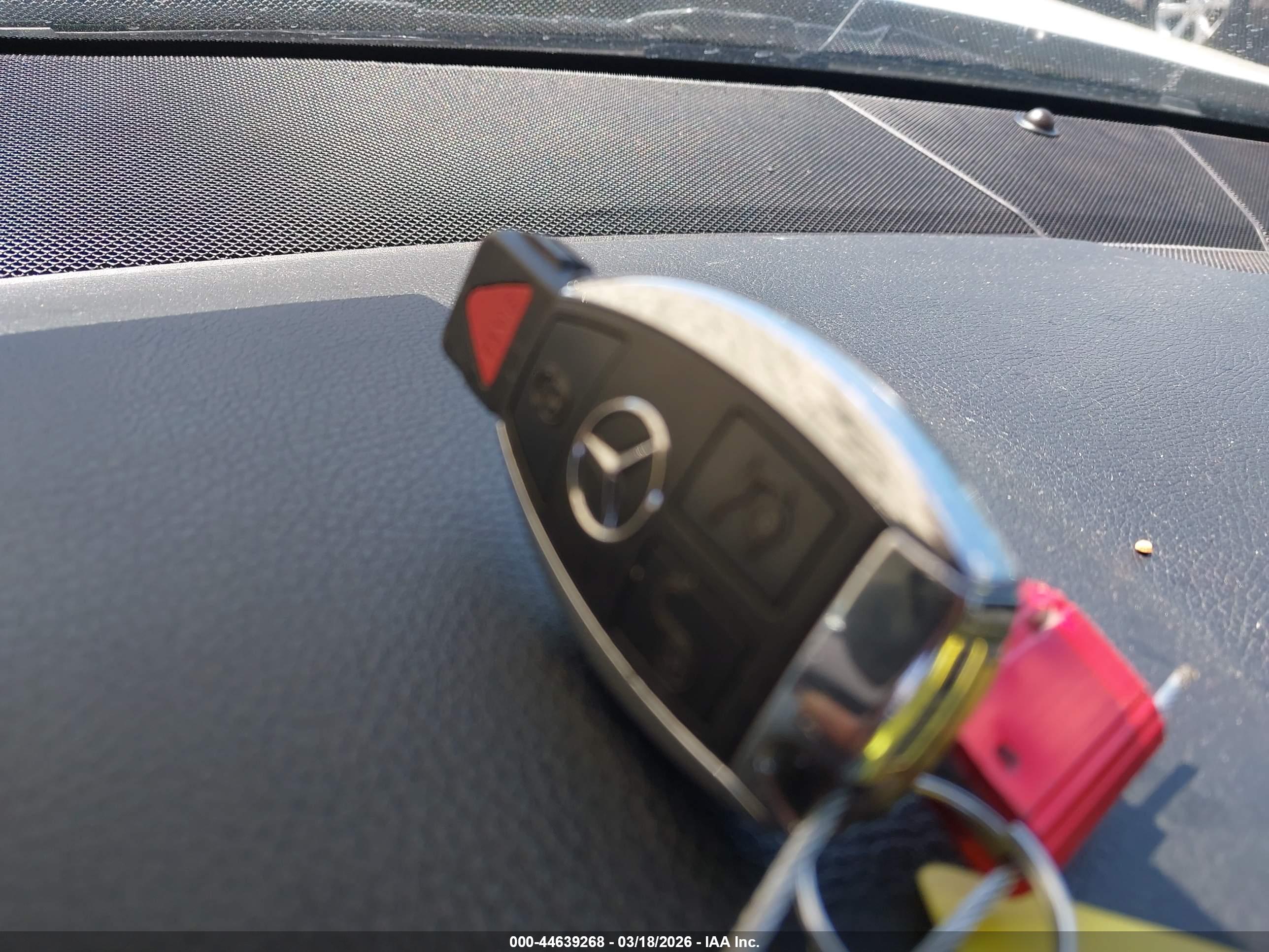 MERCEDES-BENZ E image 11