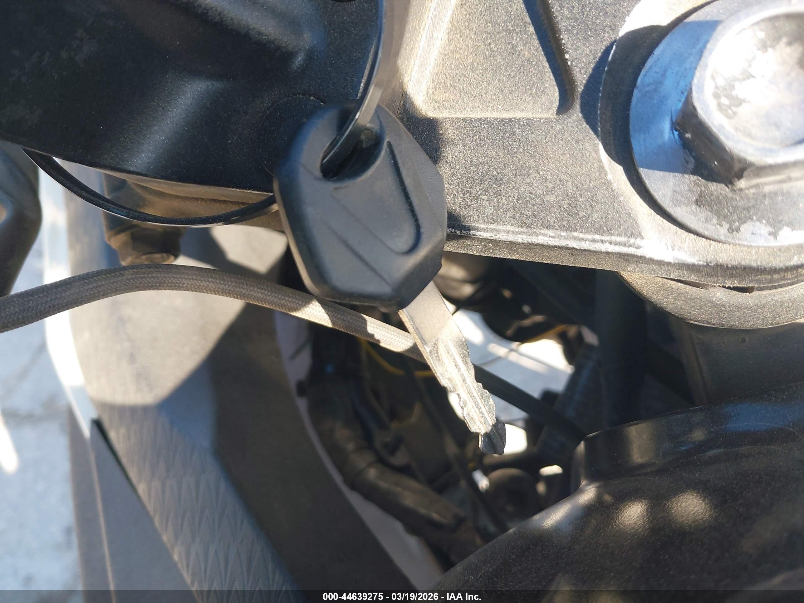 KAWASAKI EX300 image 11