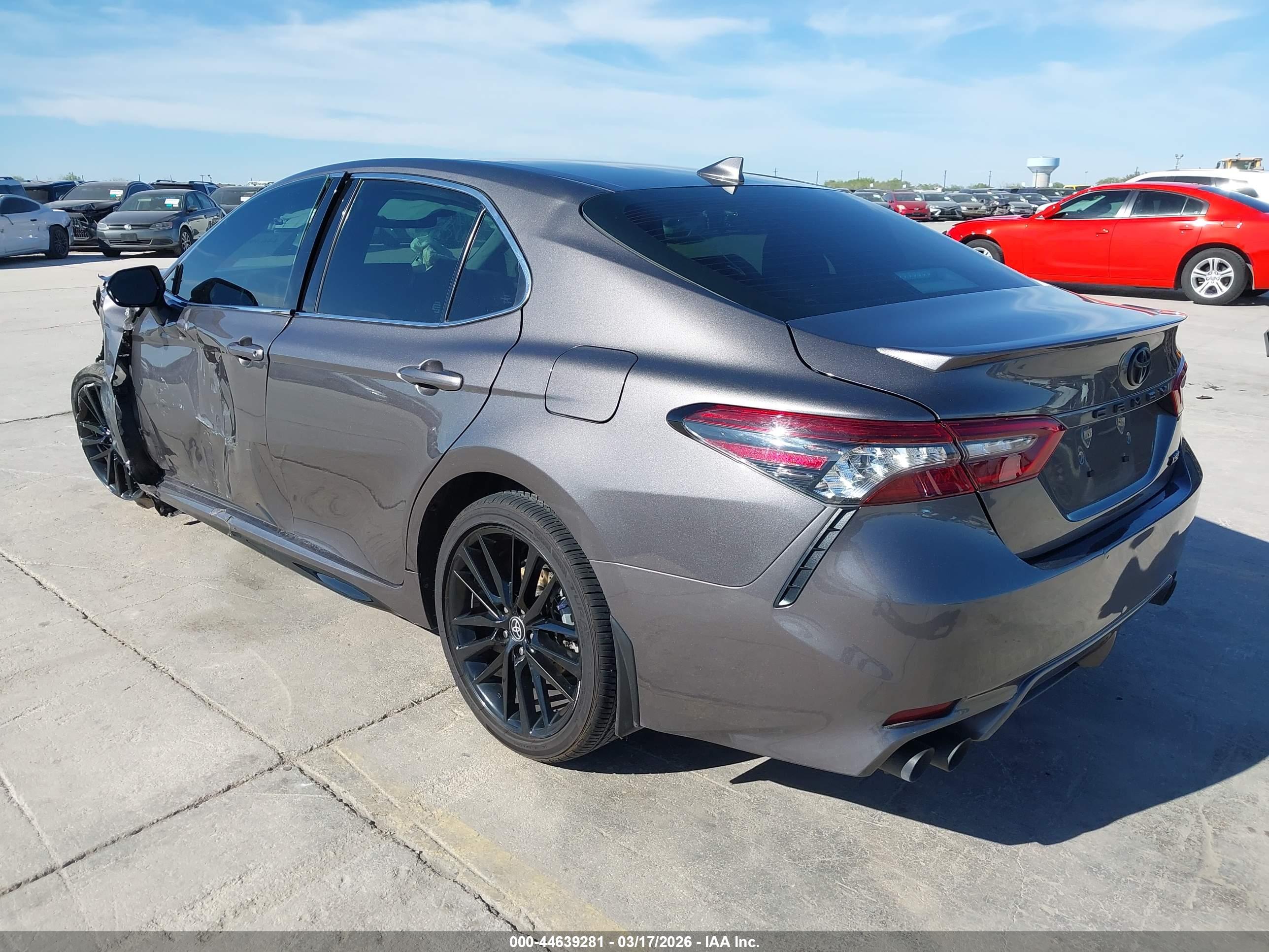 TOYOTA CAMRY image 3