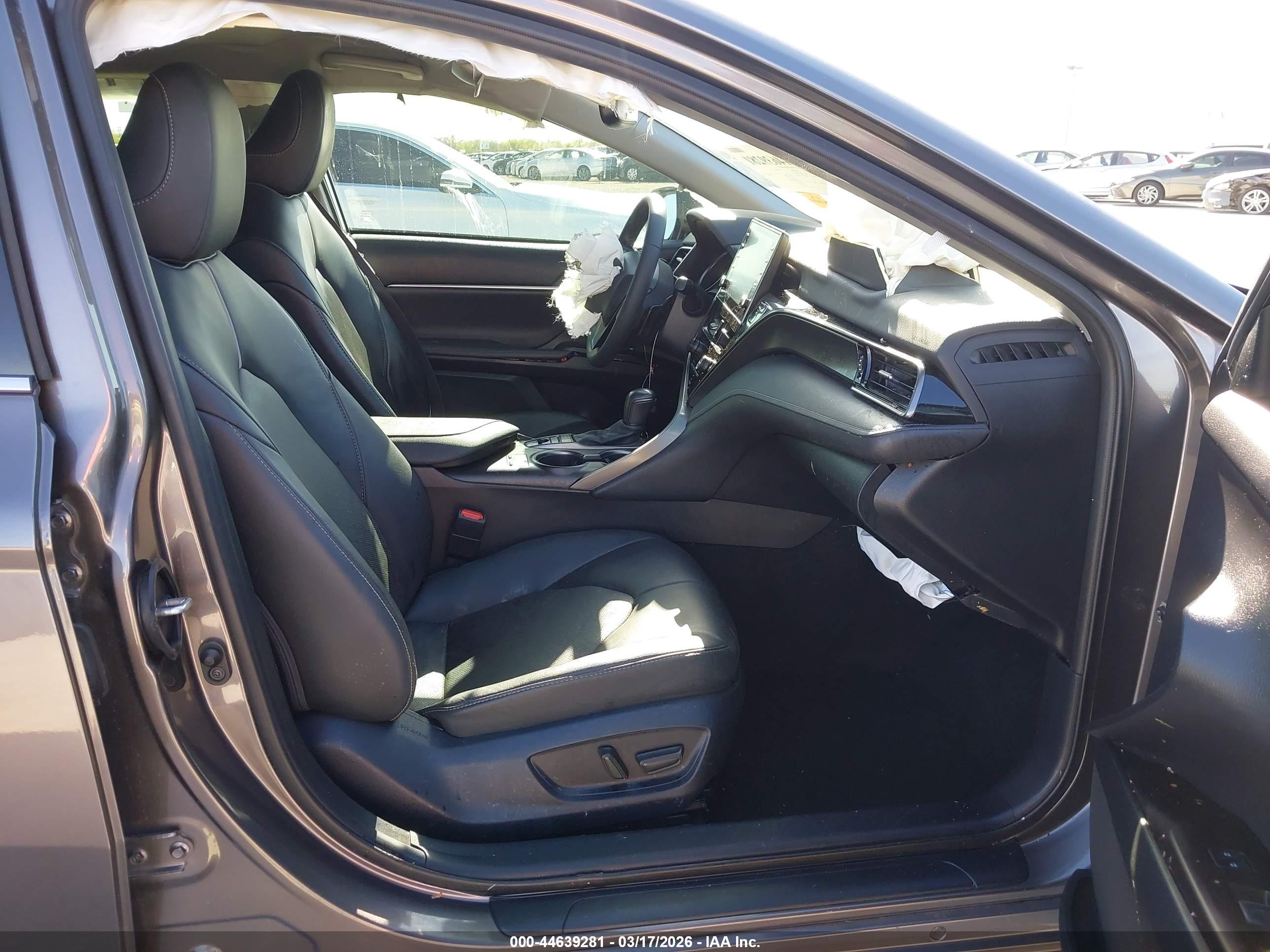 TOYOTA CAMRY image 5