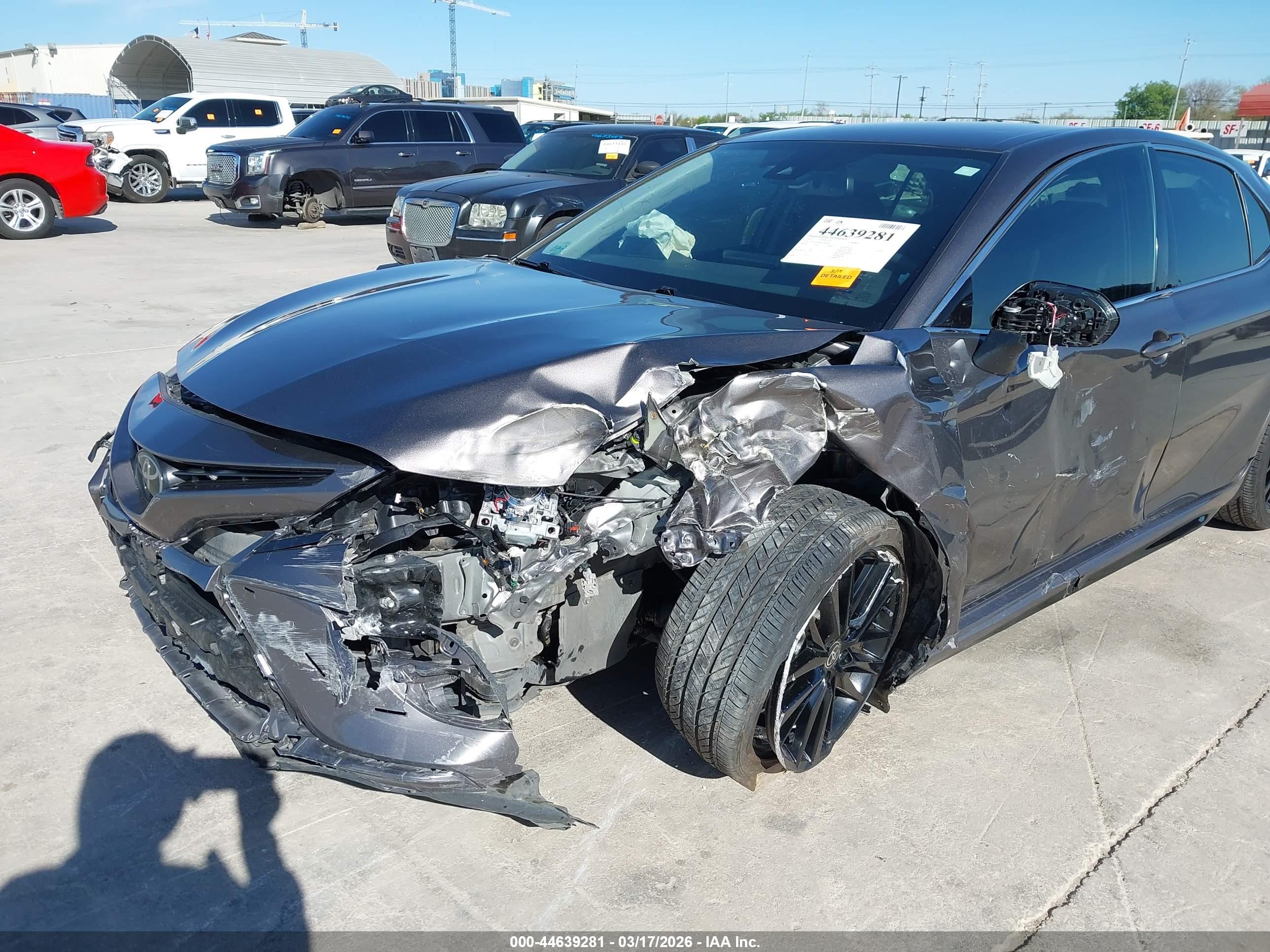 TOYOTA CAMRY image 6