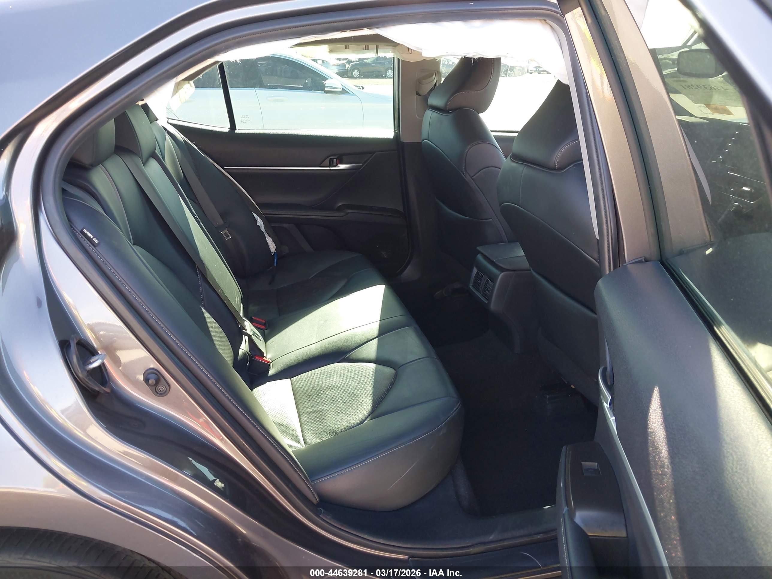 TOYOTA CAMRY image 8