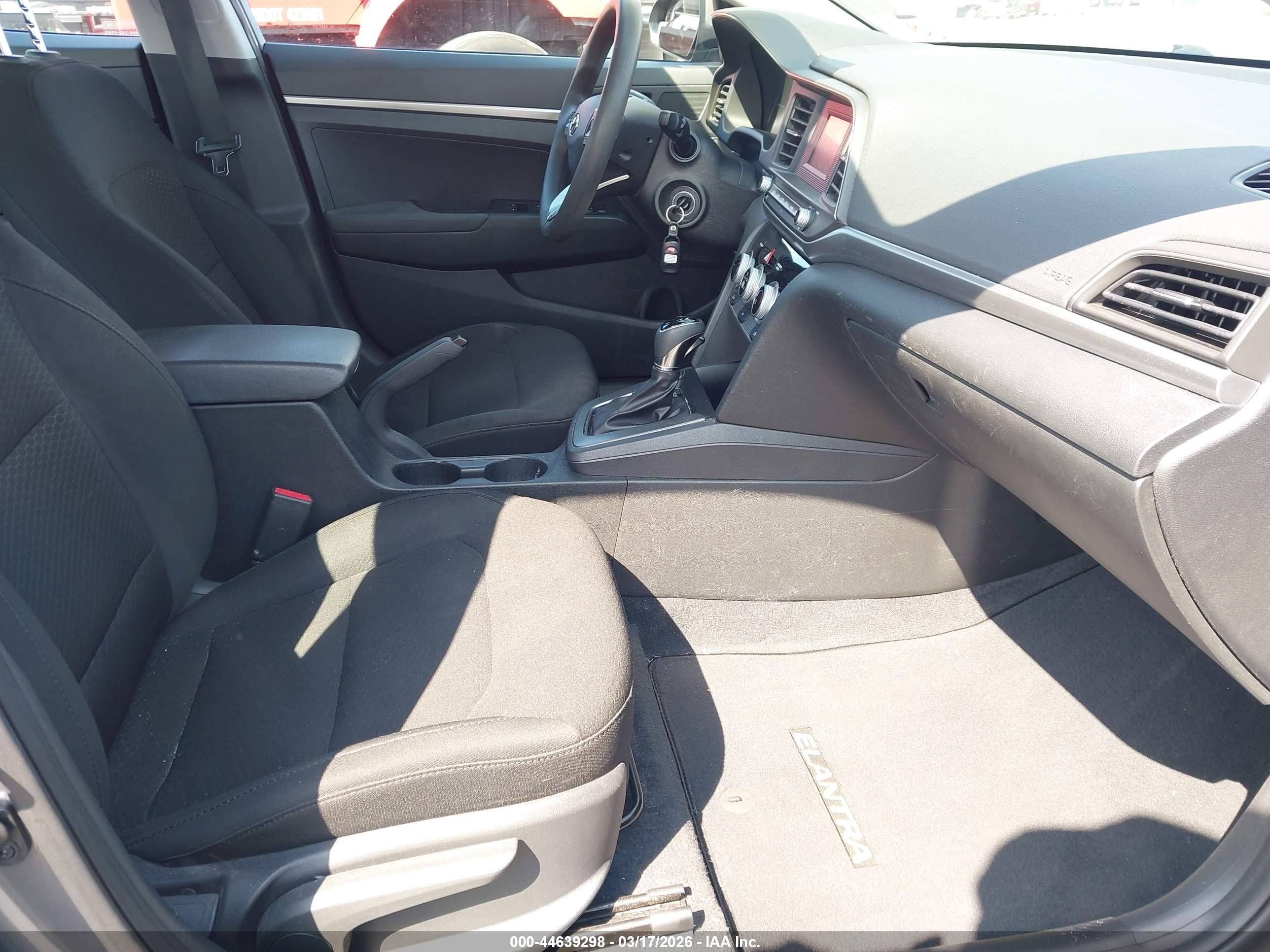 HYUNDAI ELANTRA image 5