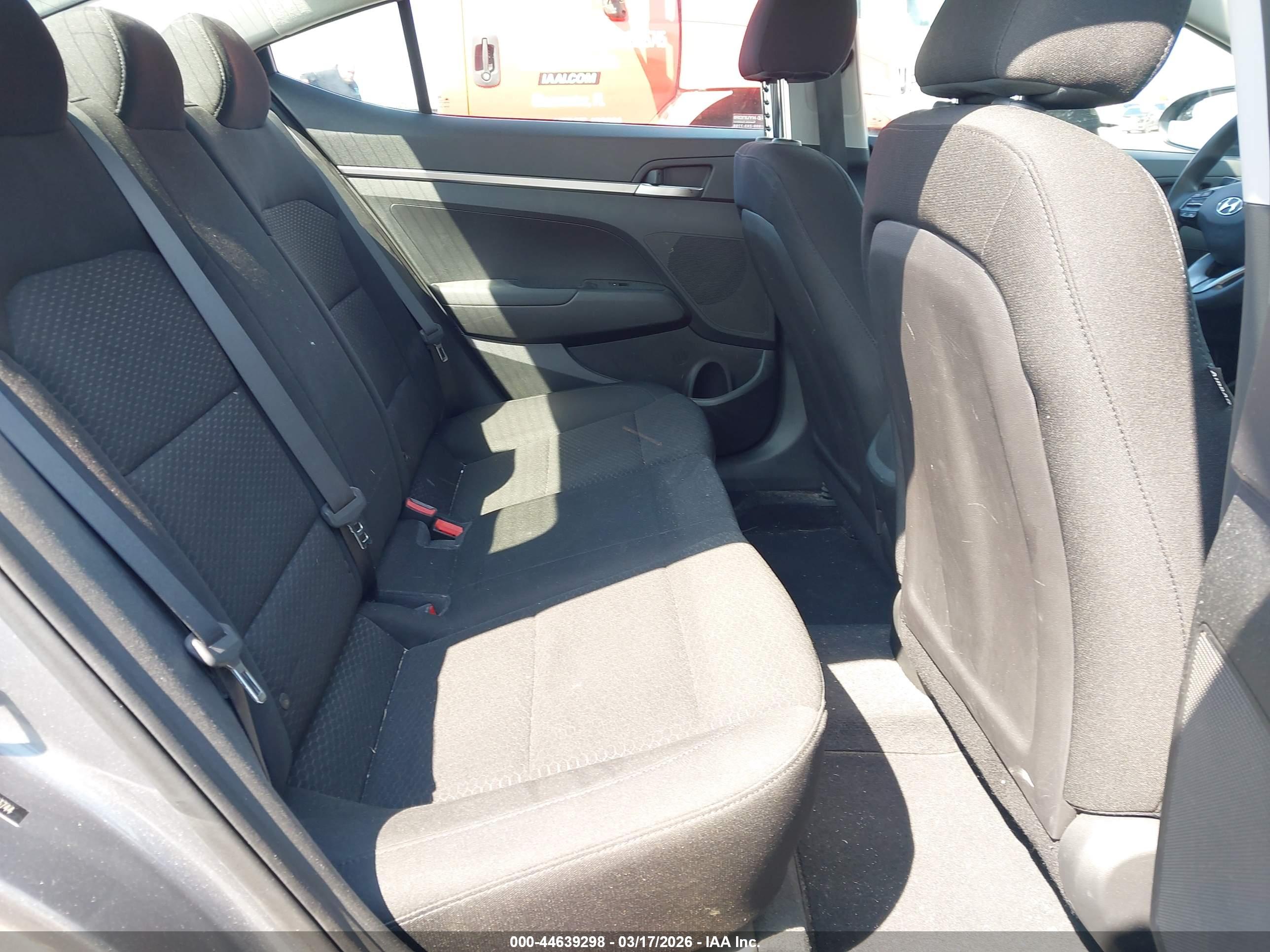 HYUNDAI ELANTRA image 8