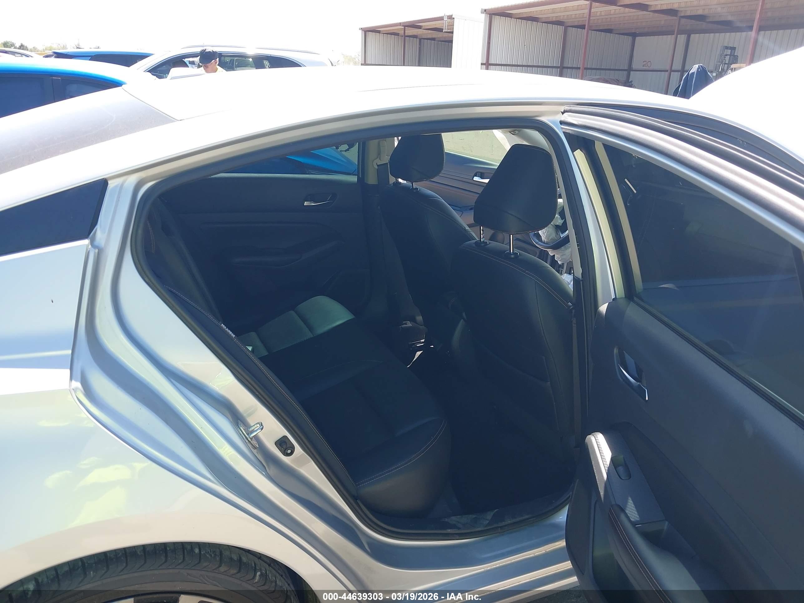 NISSAN ALTIMA image 8