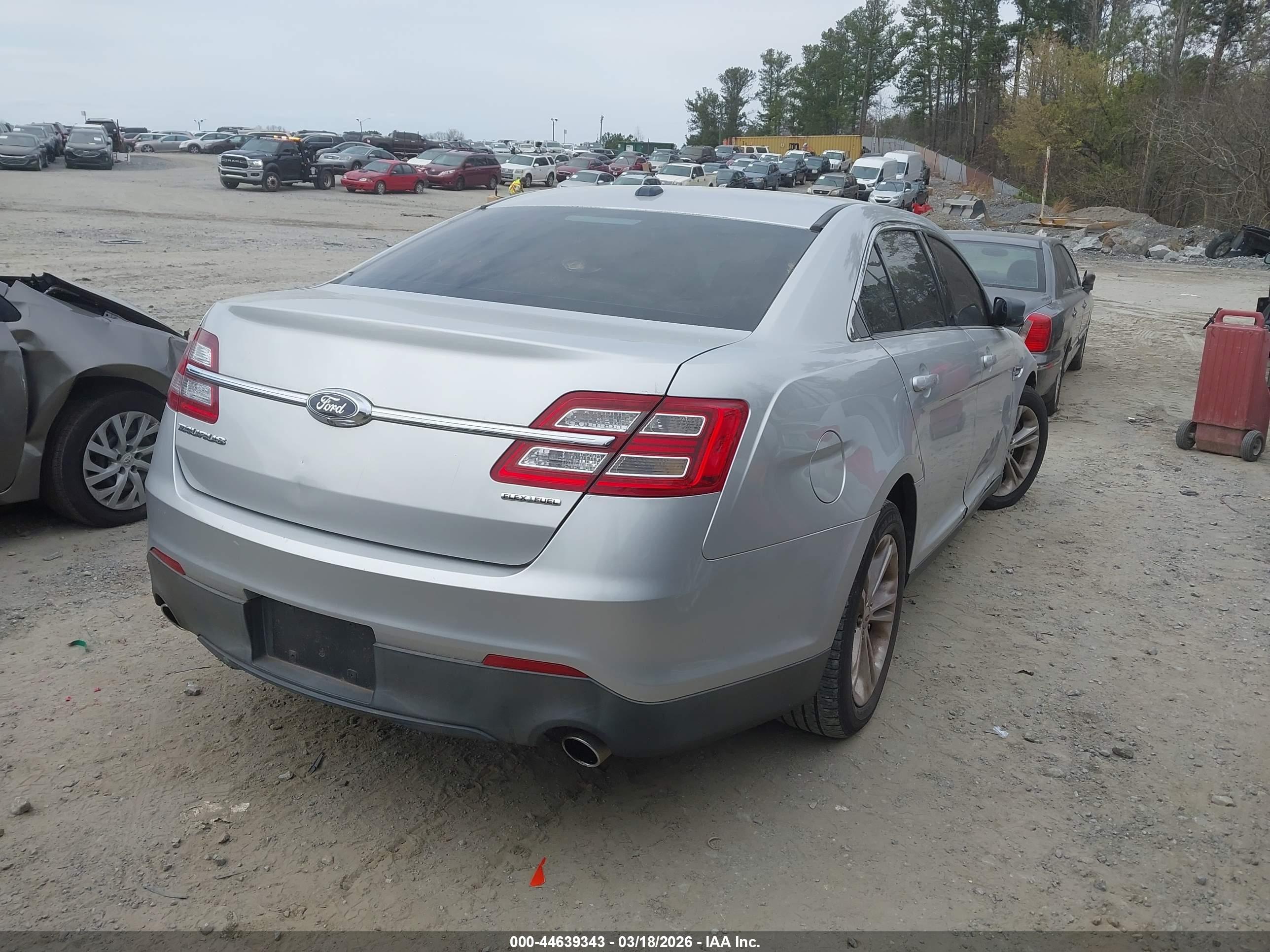 FORD TAURUS image 4