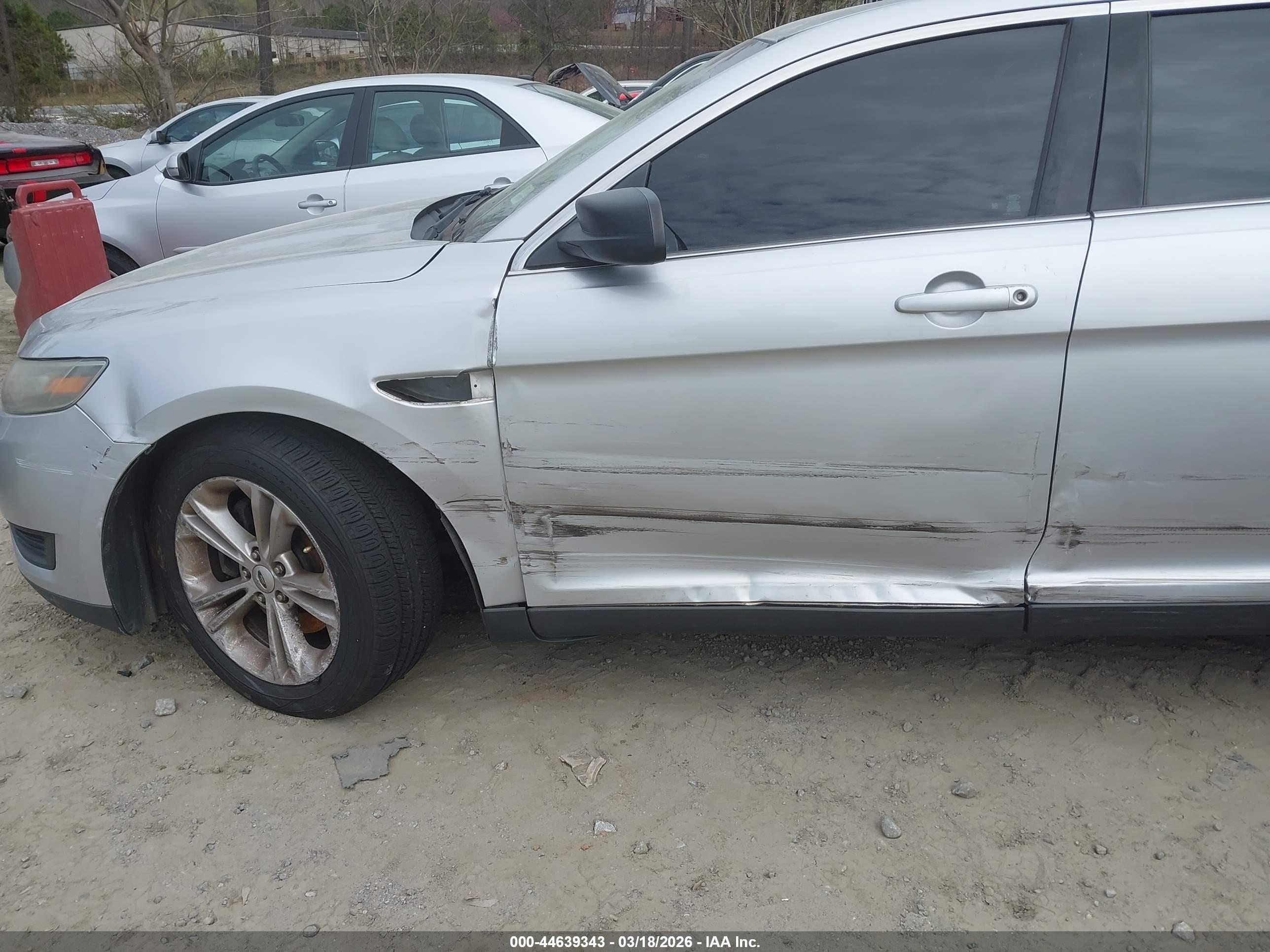 FORD TAURUS image 6