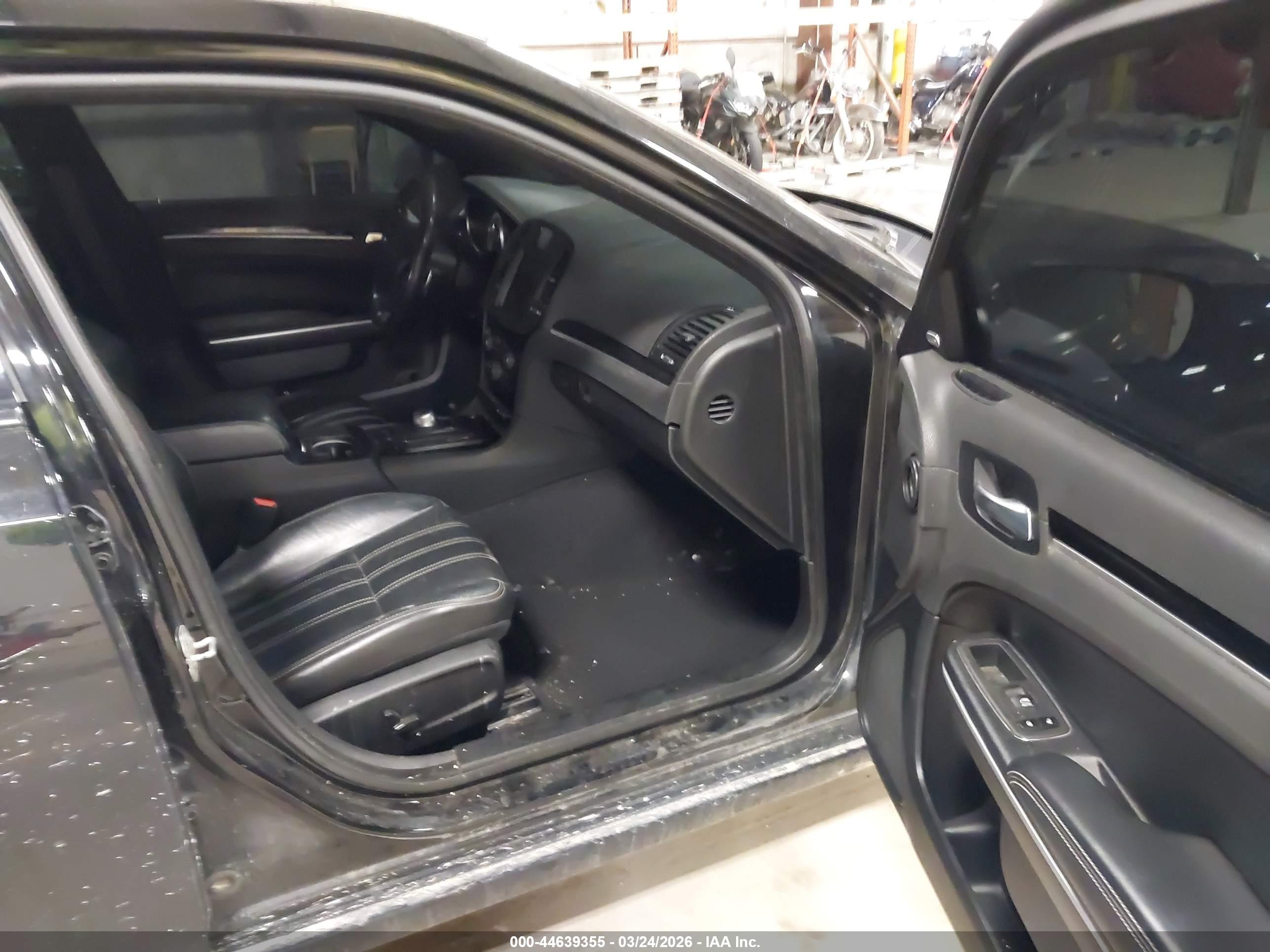 CHRYSLER 300 image 5