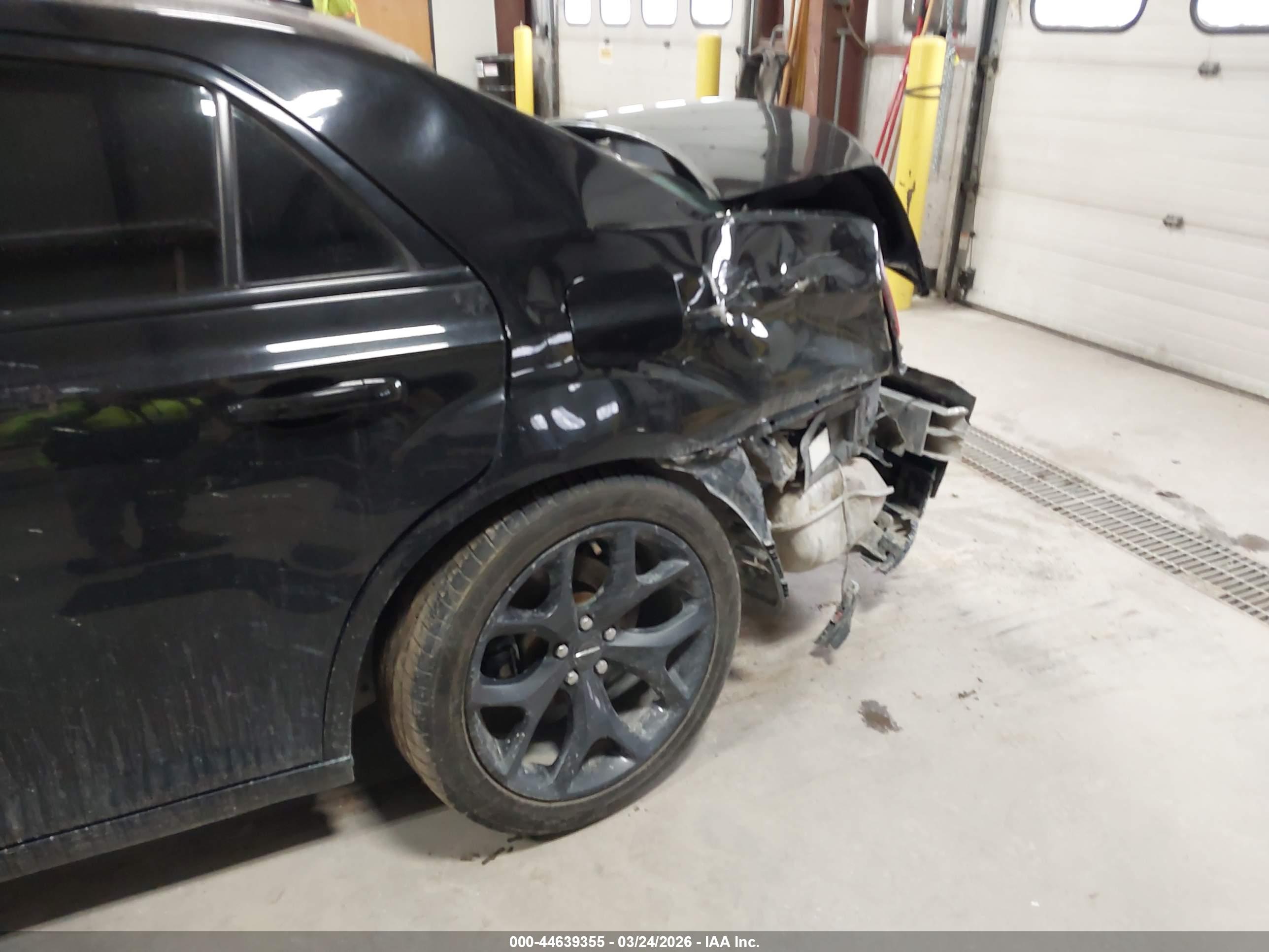 CHRYSLER 300 image 6
