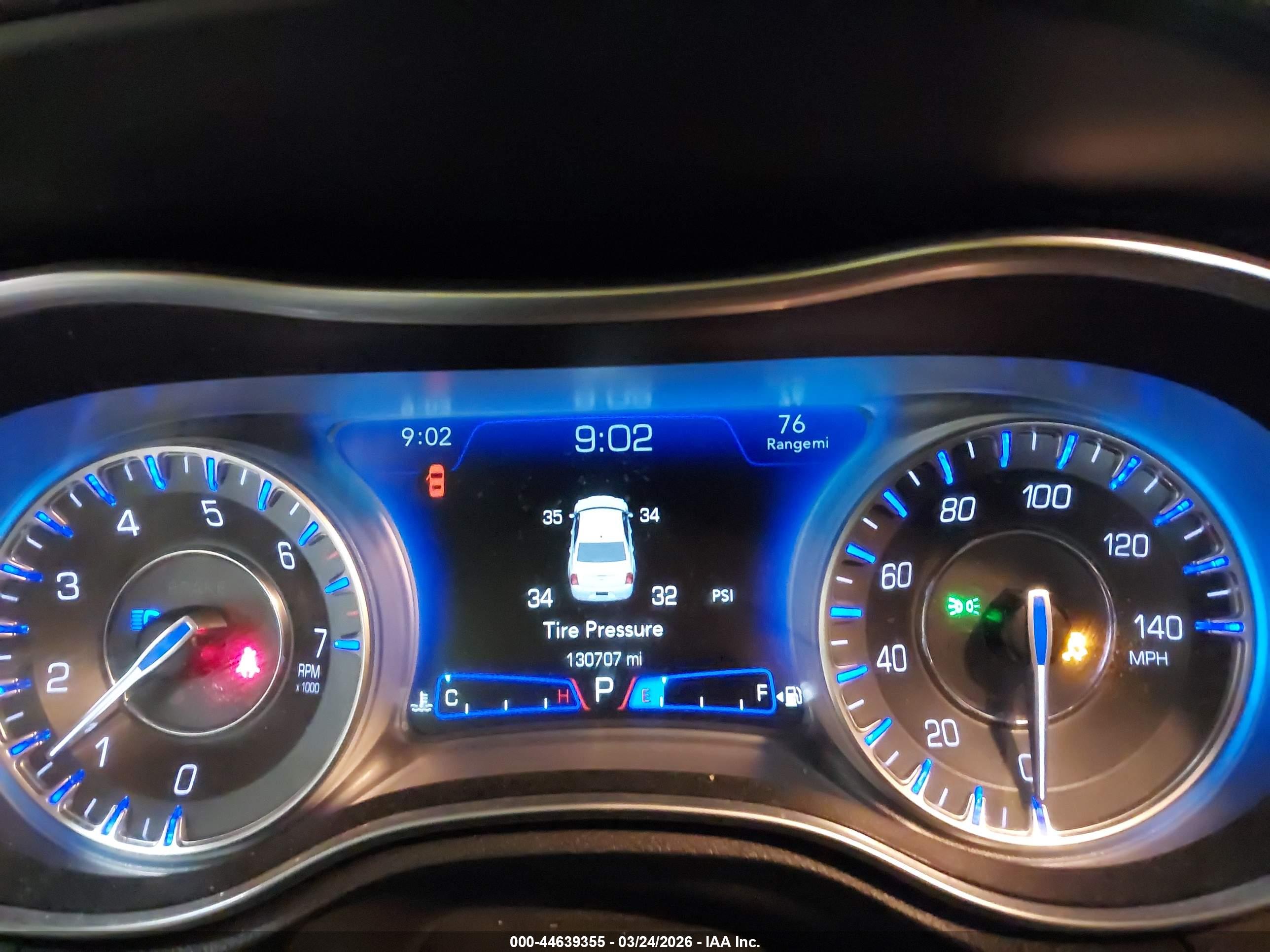 CHRYSLER 300 image 7