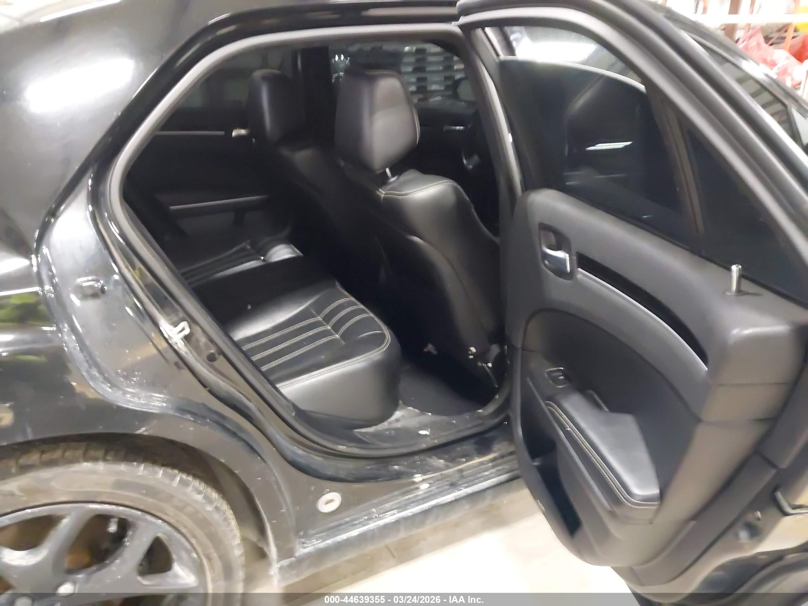 CHRYSLER 300 image 8