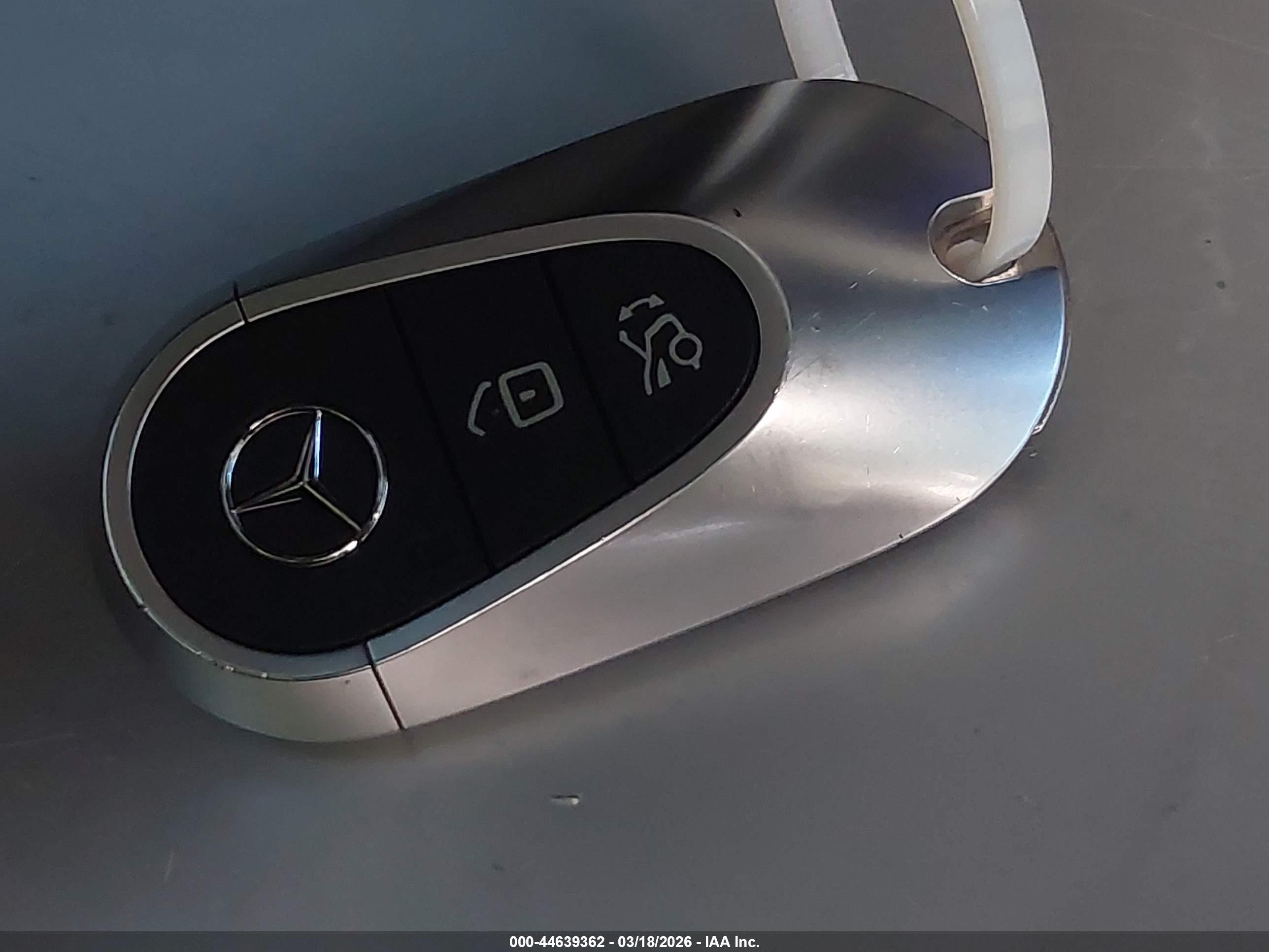 MERCEDES-BENZ EQE image 11