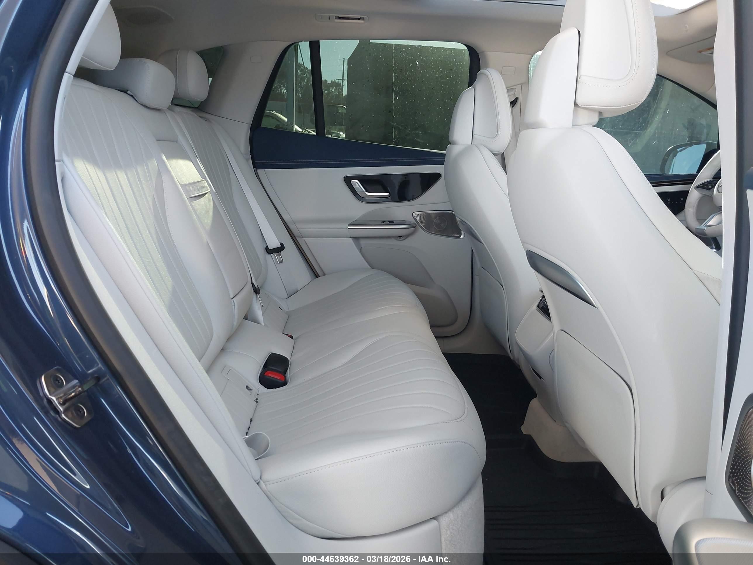 MERCEDES-BENZ EQE image 8