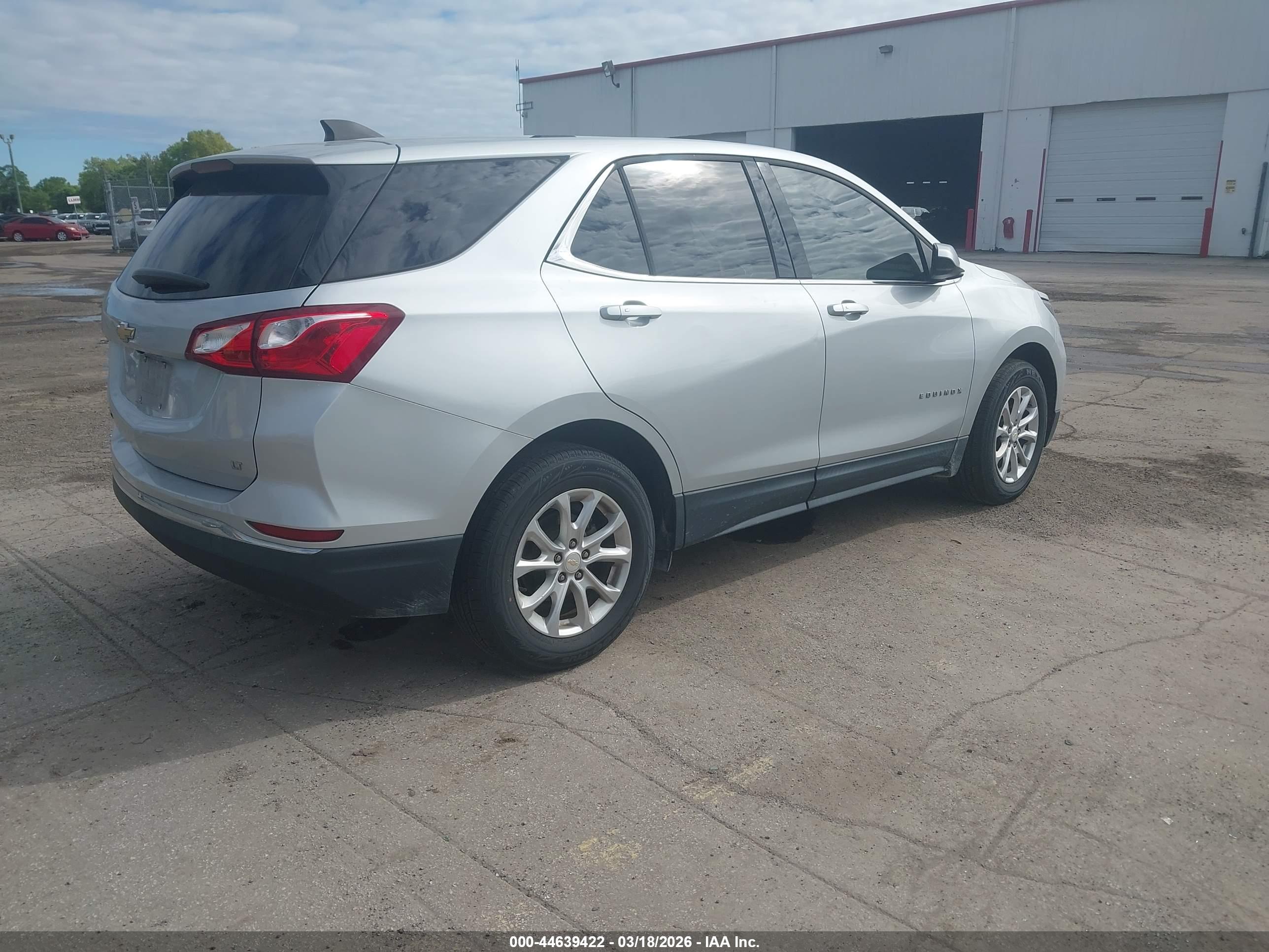 CHEVROLET EQUINOX image 4