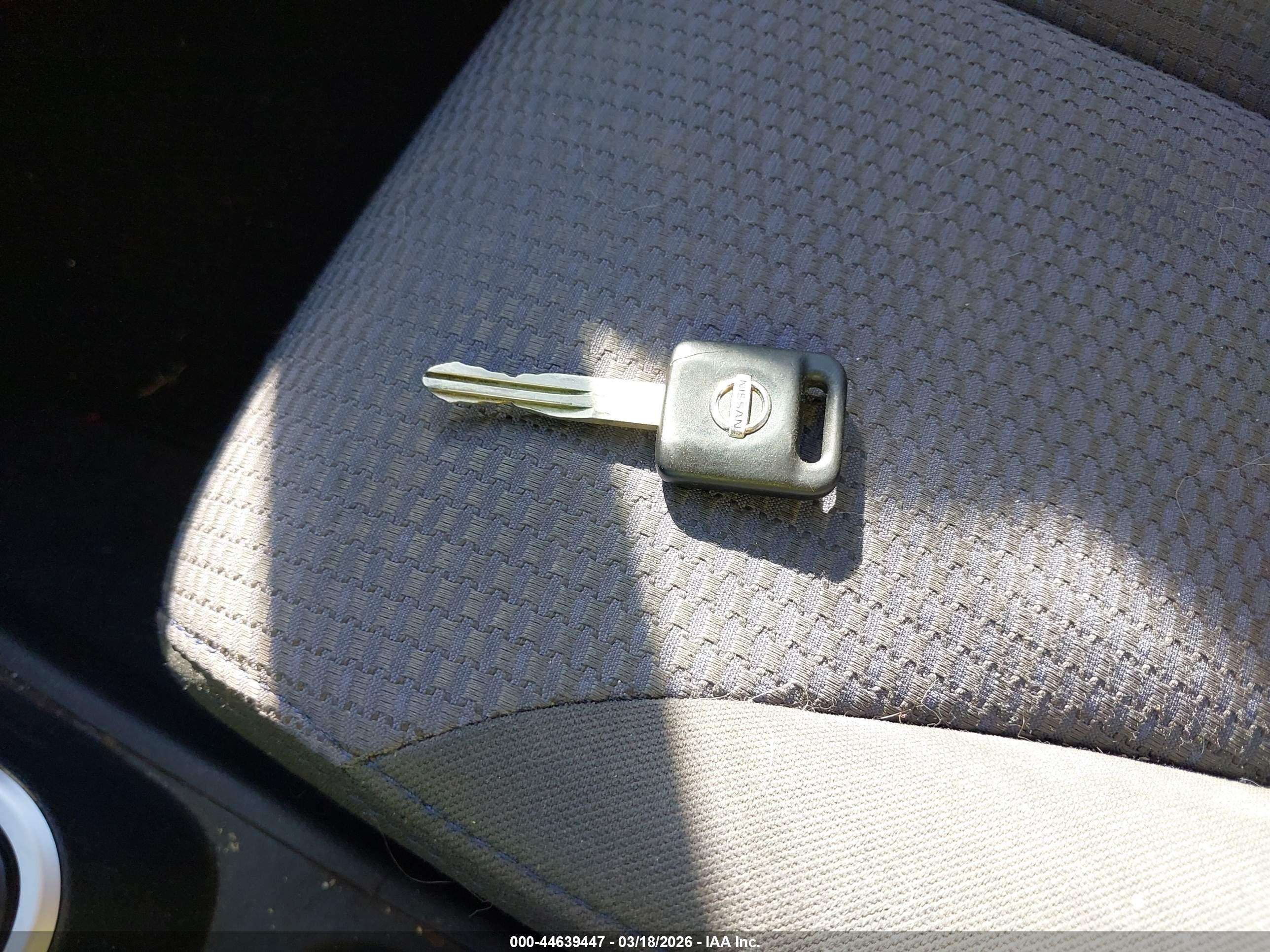 NISSAN VERSA image 11