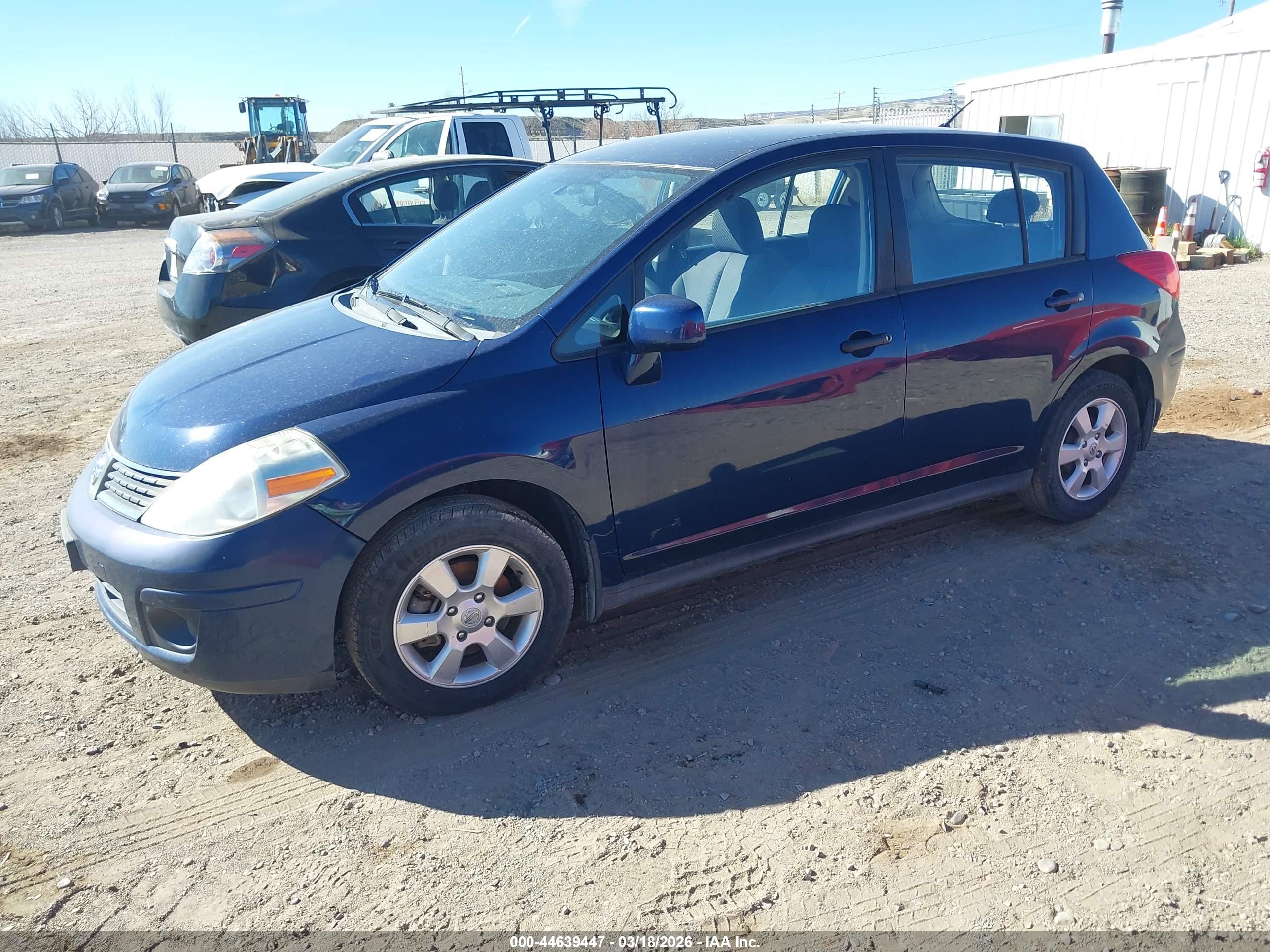 NISSAN VERSA image 2