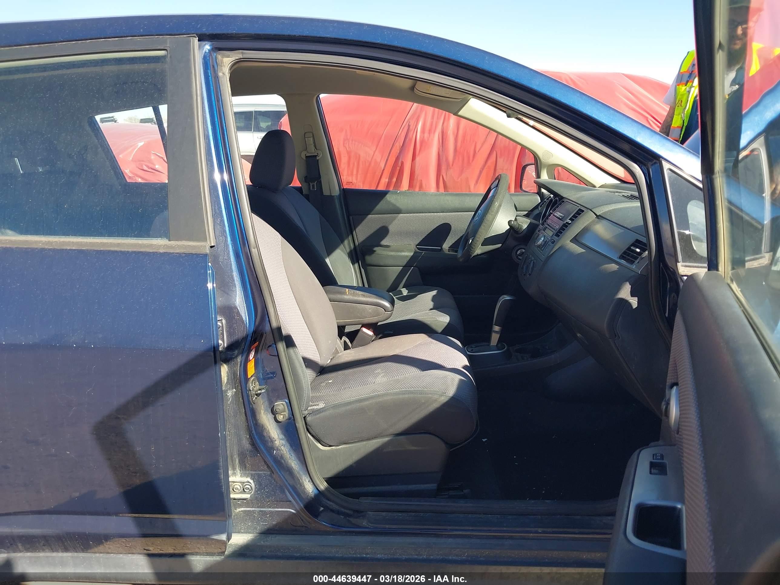 NISSAN VERSA image 5