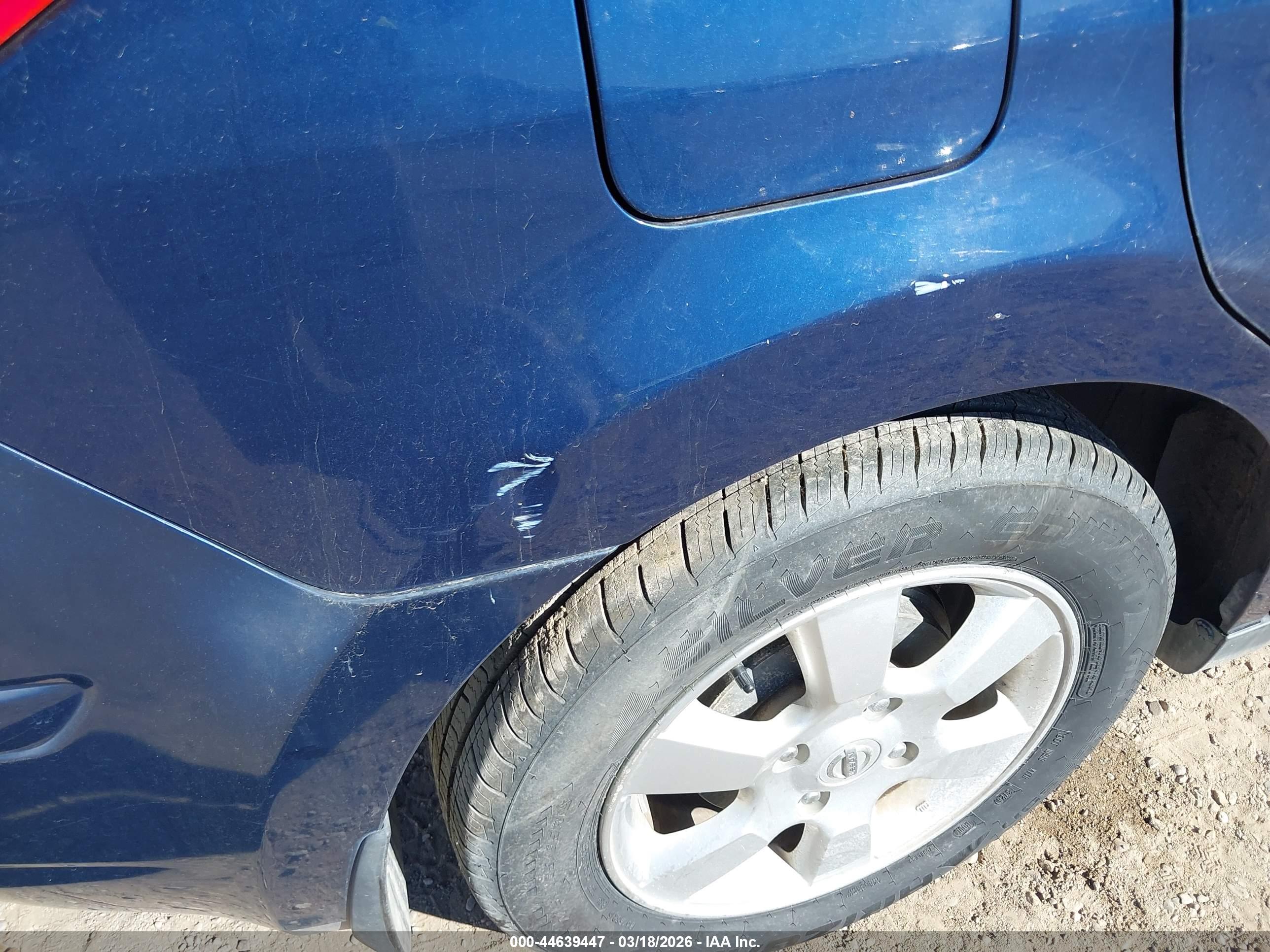 NISSAN VERSA image 6