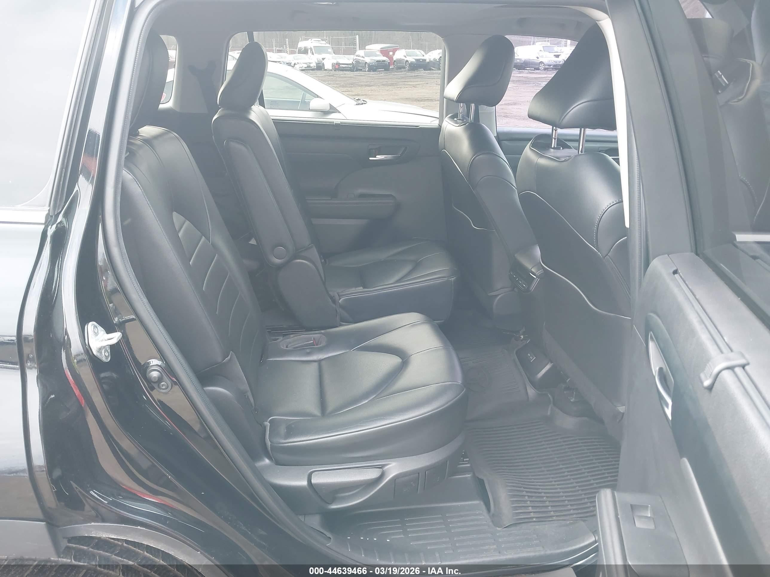 TOYOTA HIGHLANDER image 8