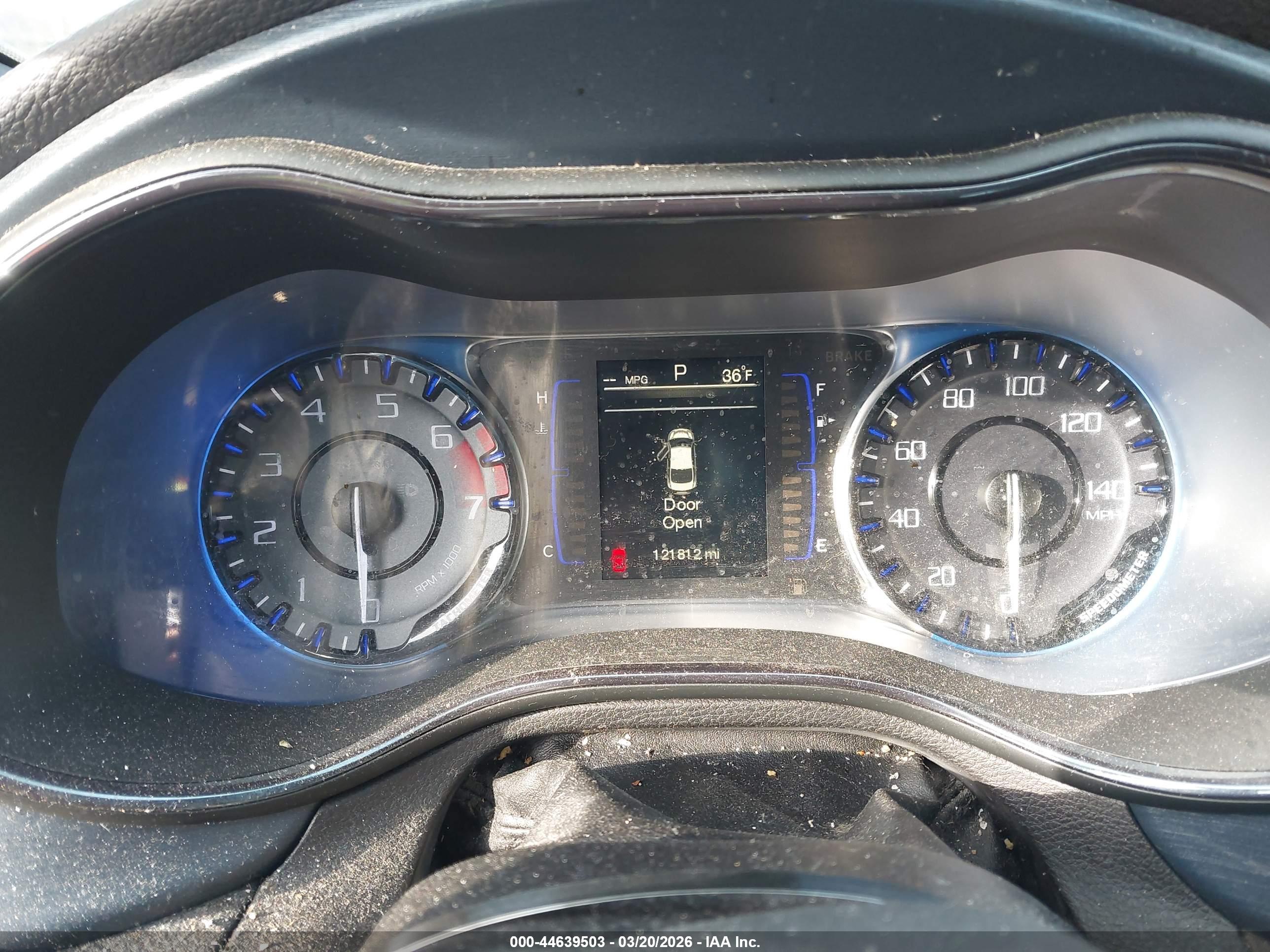CHRYSLER 200 image 7