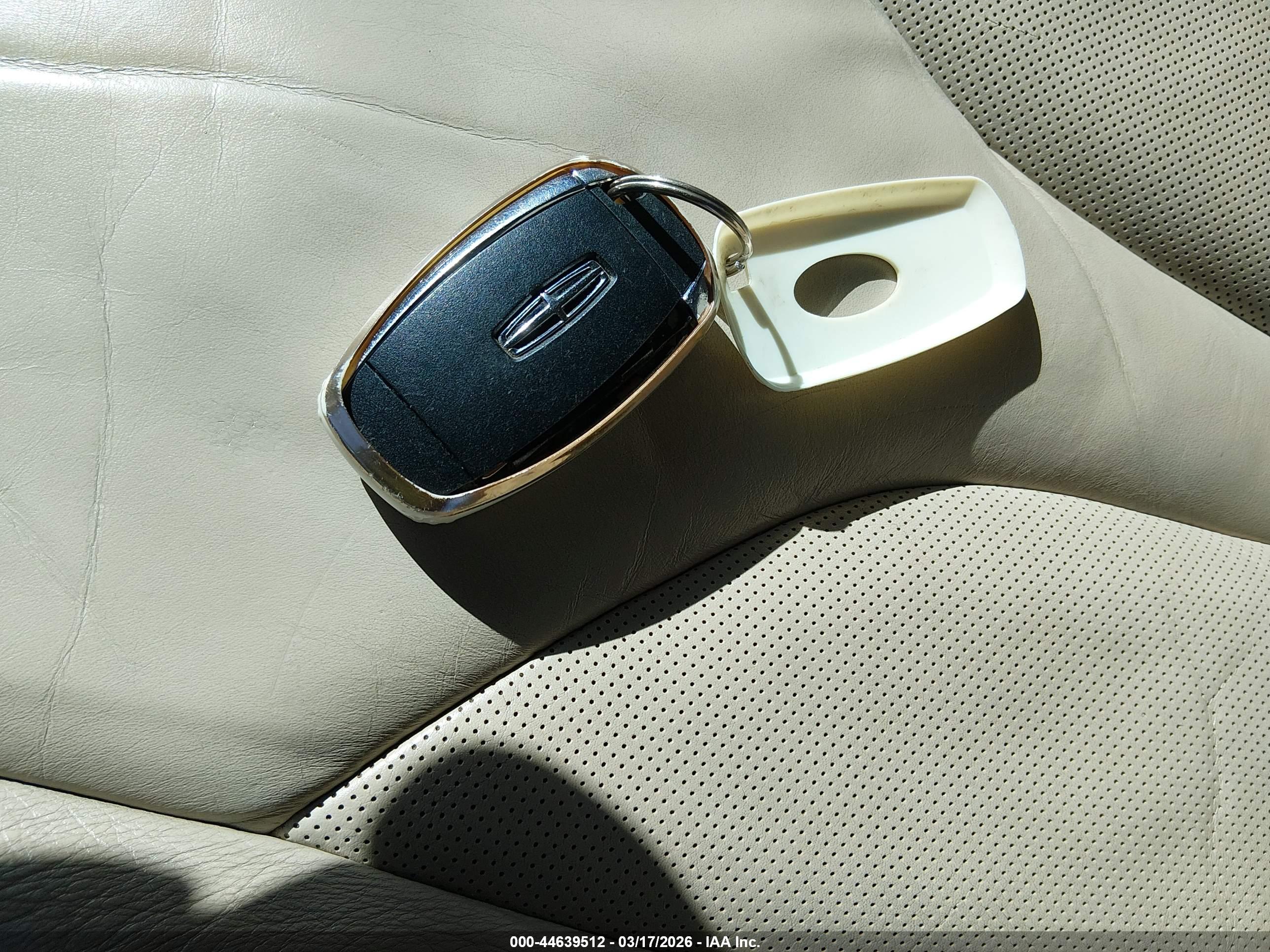 LINCOLN MKC image 11