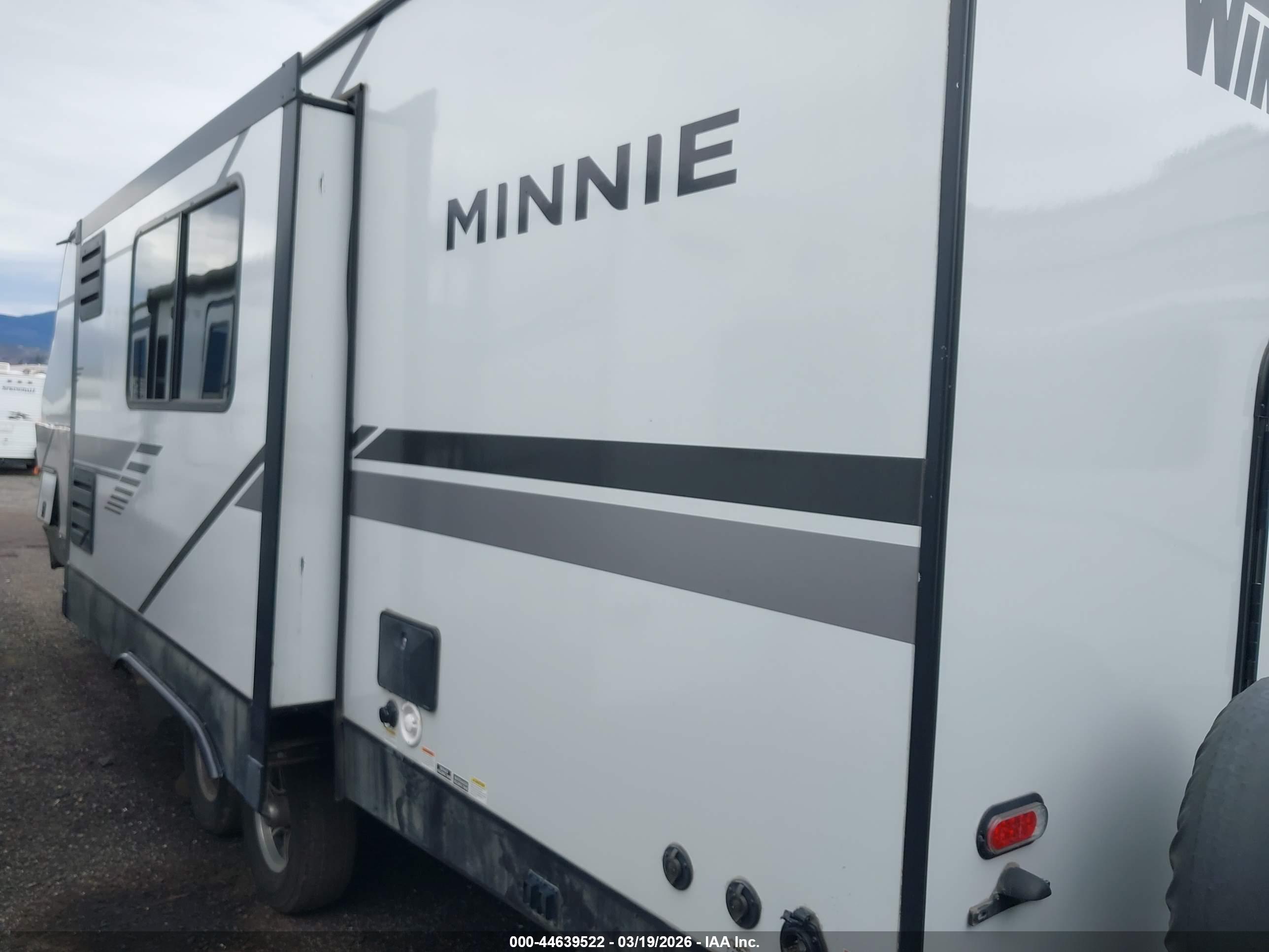 WINNEBAGO MINNIE image 3