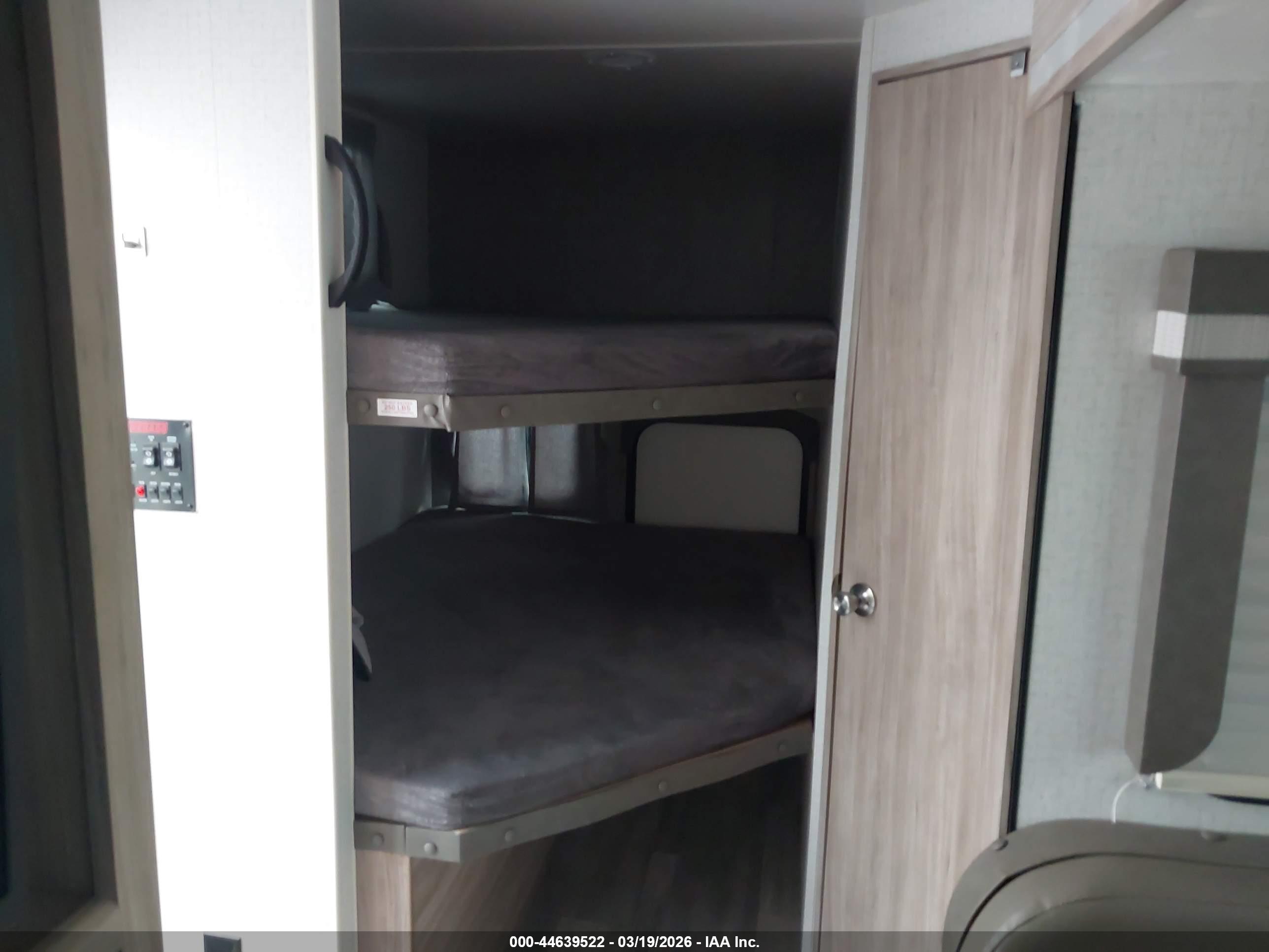 WINNEBAGO MINNIE image 8
