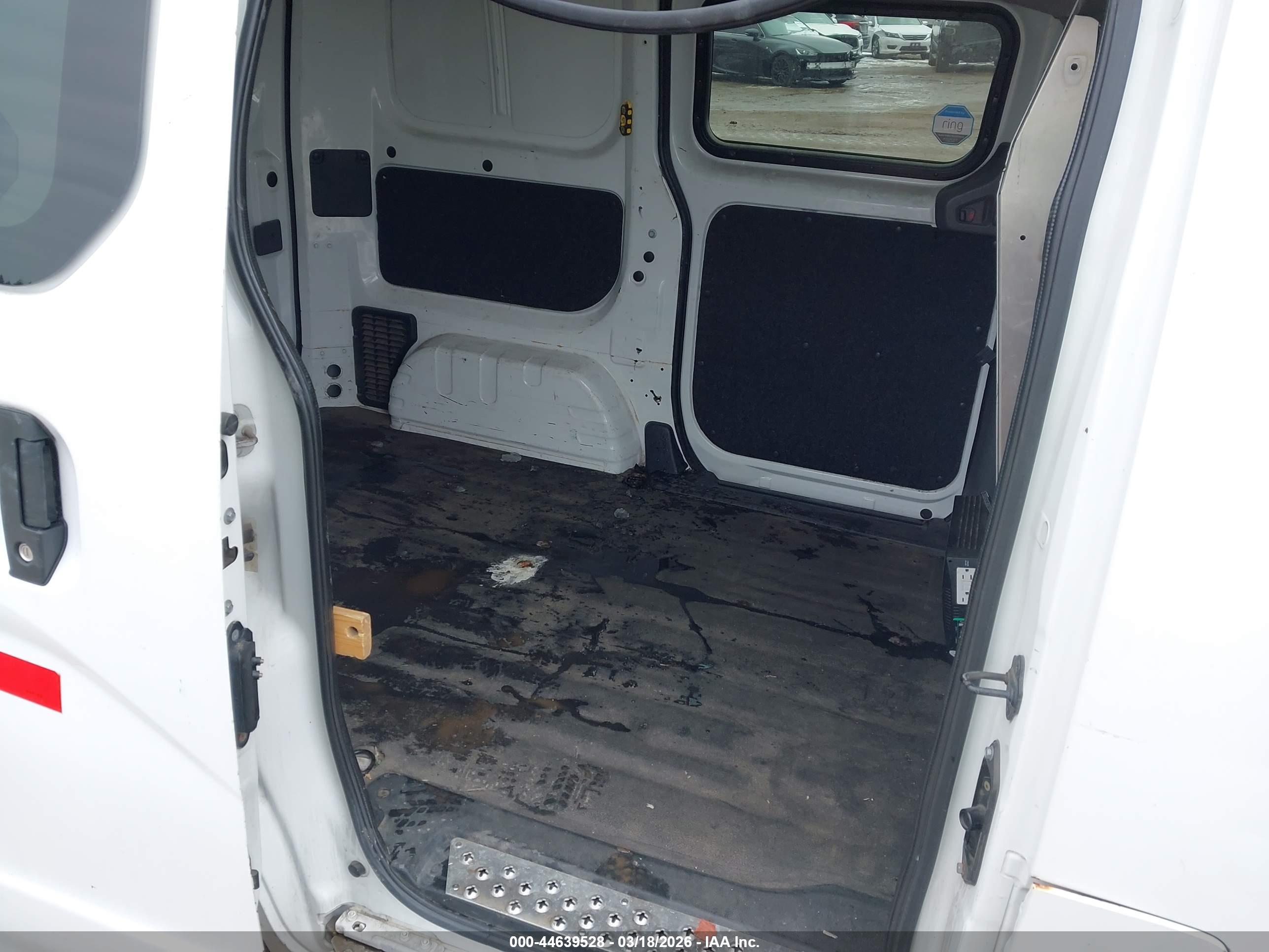 NISSAN NV200 image 8