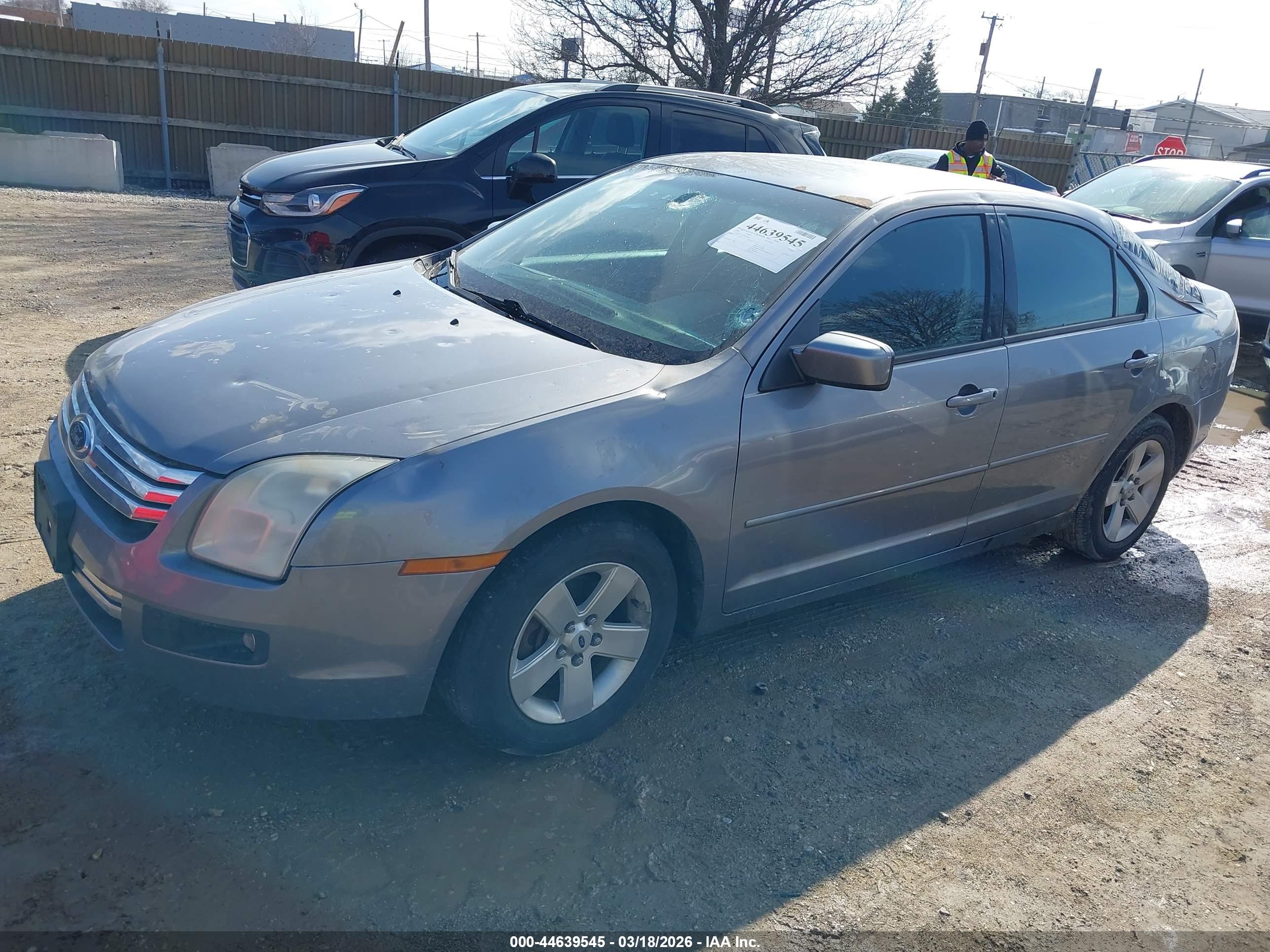 FORD FUSION image 2