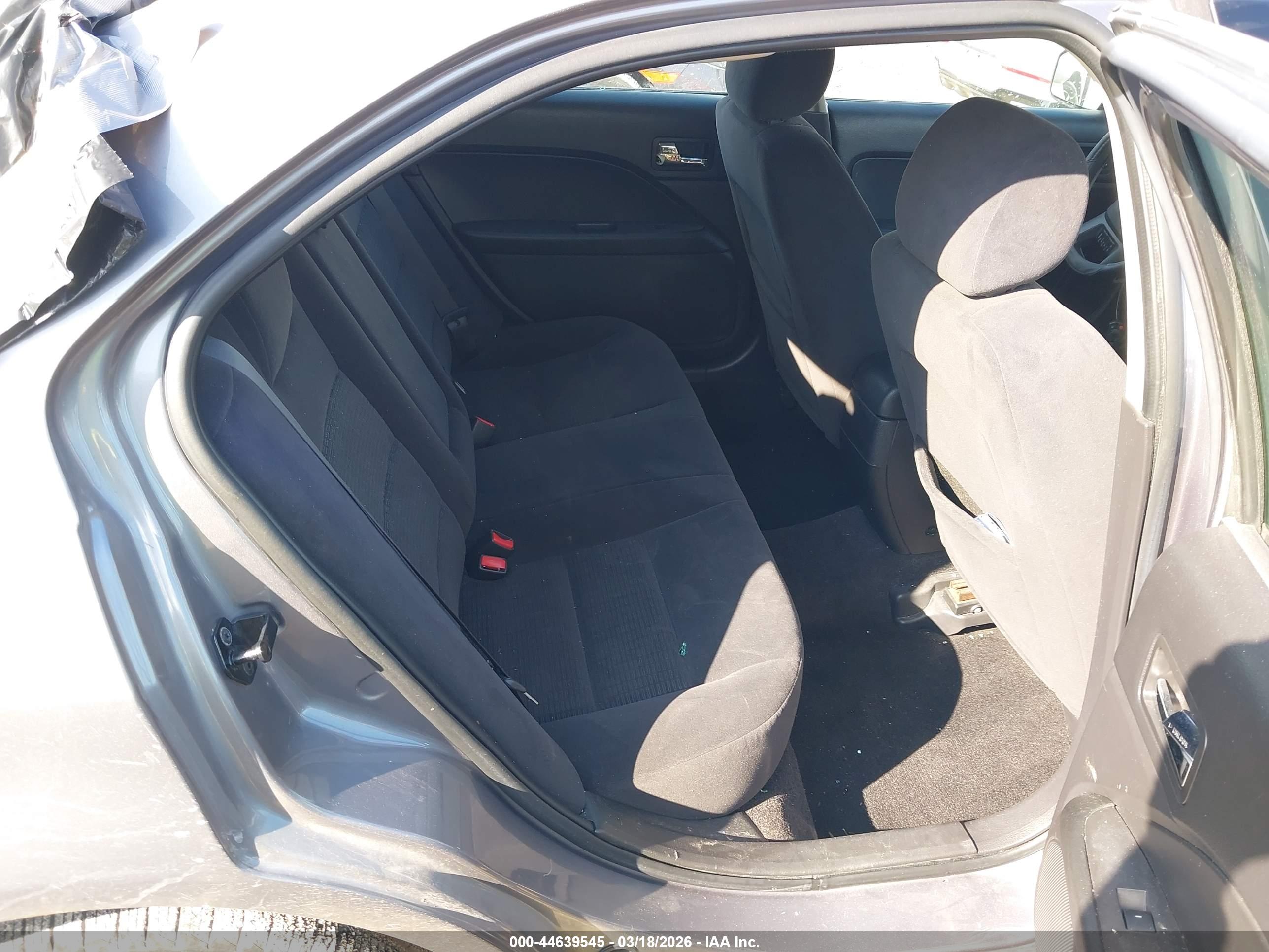 FORD FUSION image 8