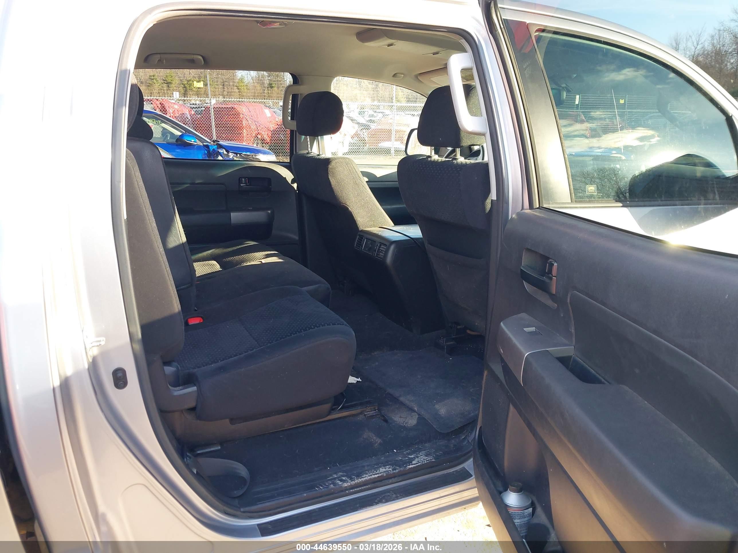 TOYOTA TUNDRA image 8
